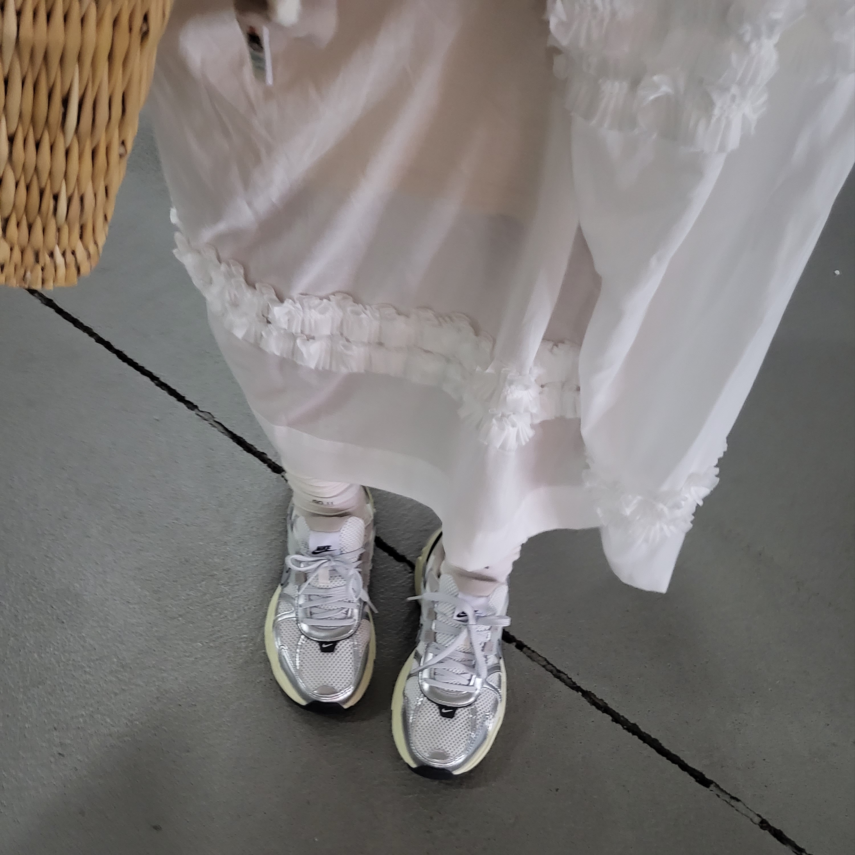 Nike V2K Run Summit White Metallic Silver 착용 스타일