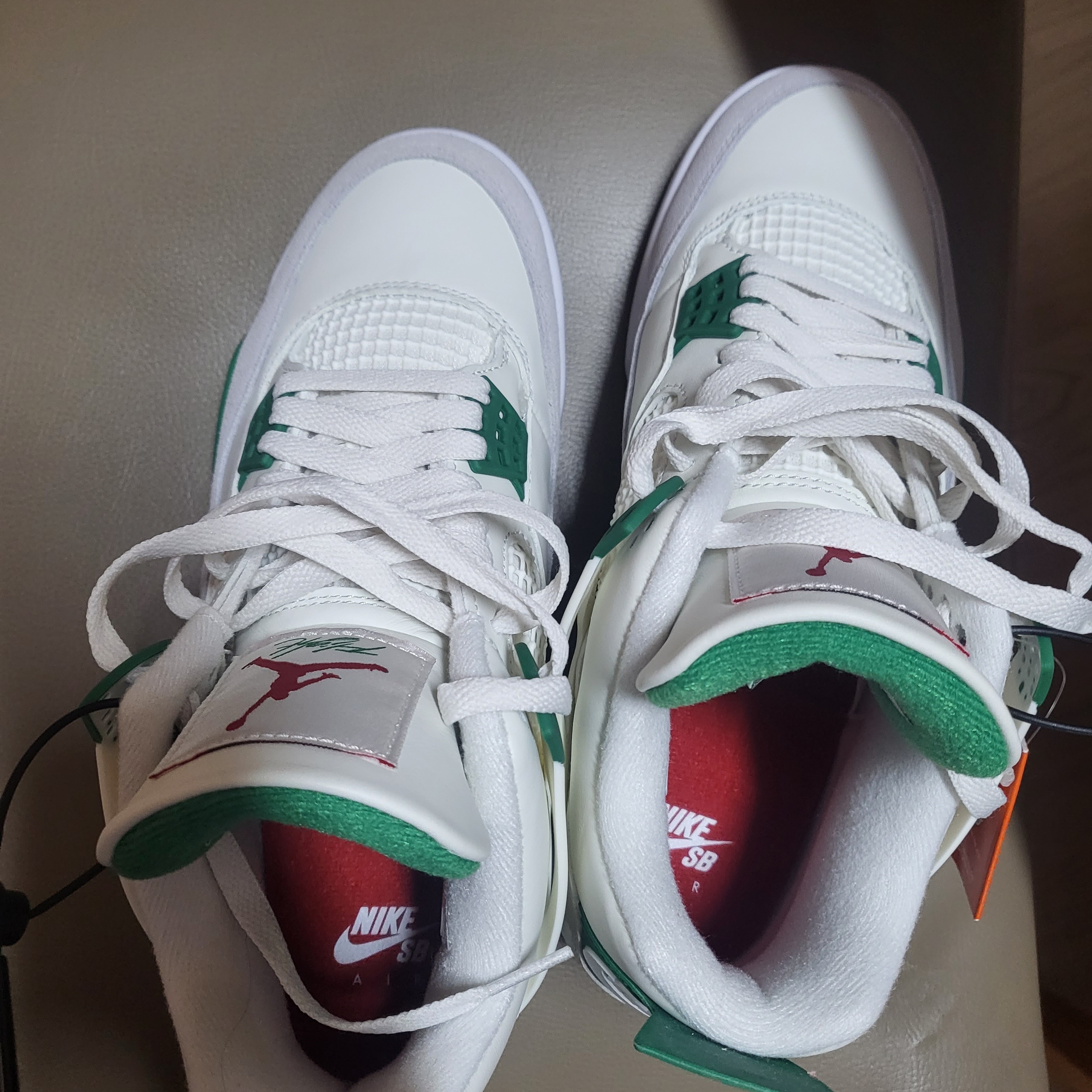 Jordan 4 x Nike SB Retro SP Pine Green 착용 스타일