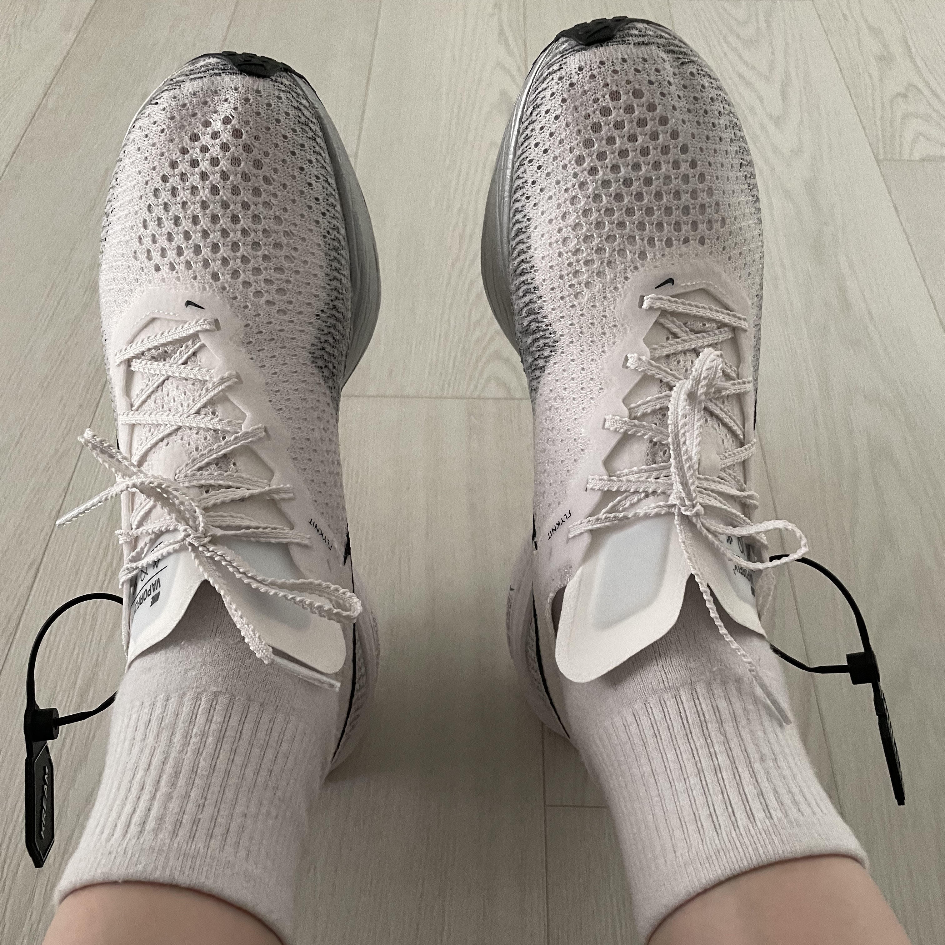 Nike ZoomX Vaporfly Next% 3 White Grey 착용 스타일 - 1