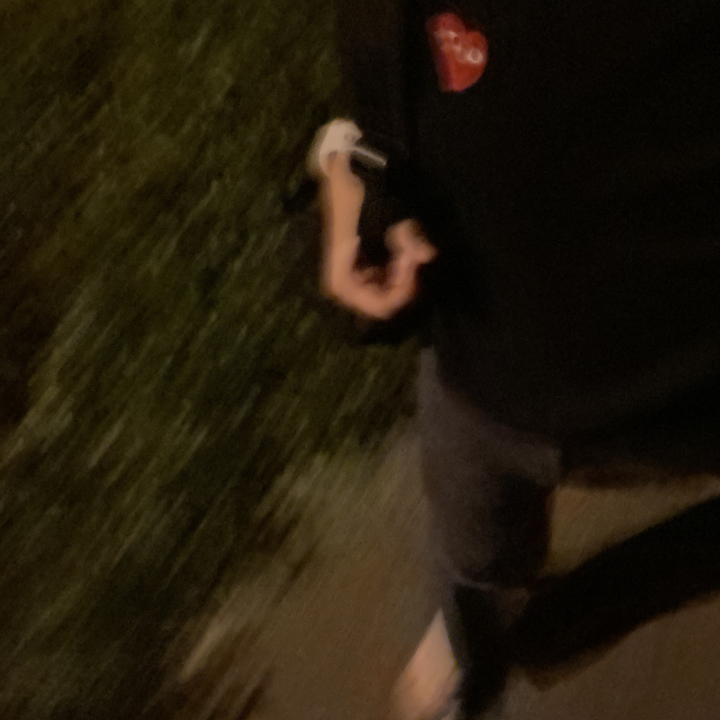 Play Comme des Garcons Red Heart T-Shirt Black 착용 스타일 - 1