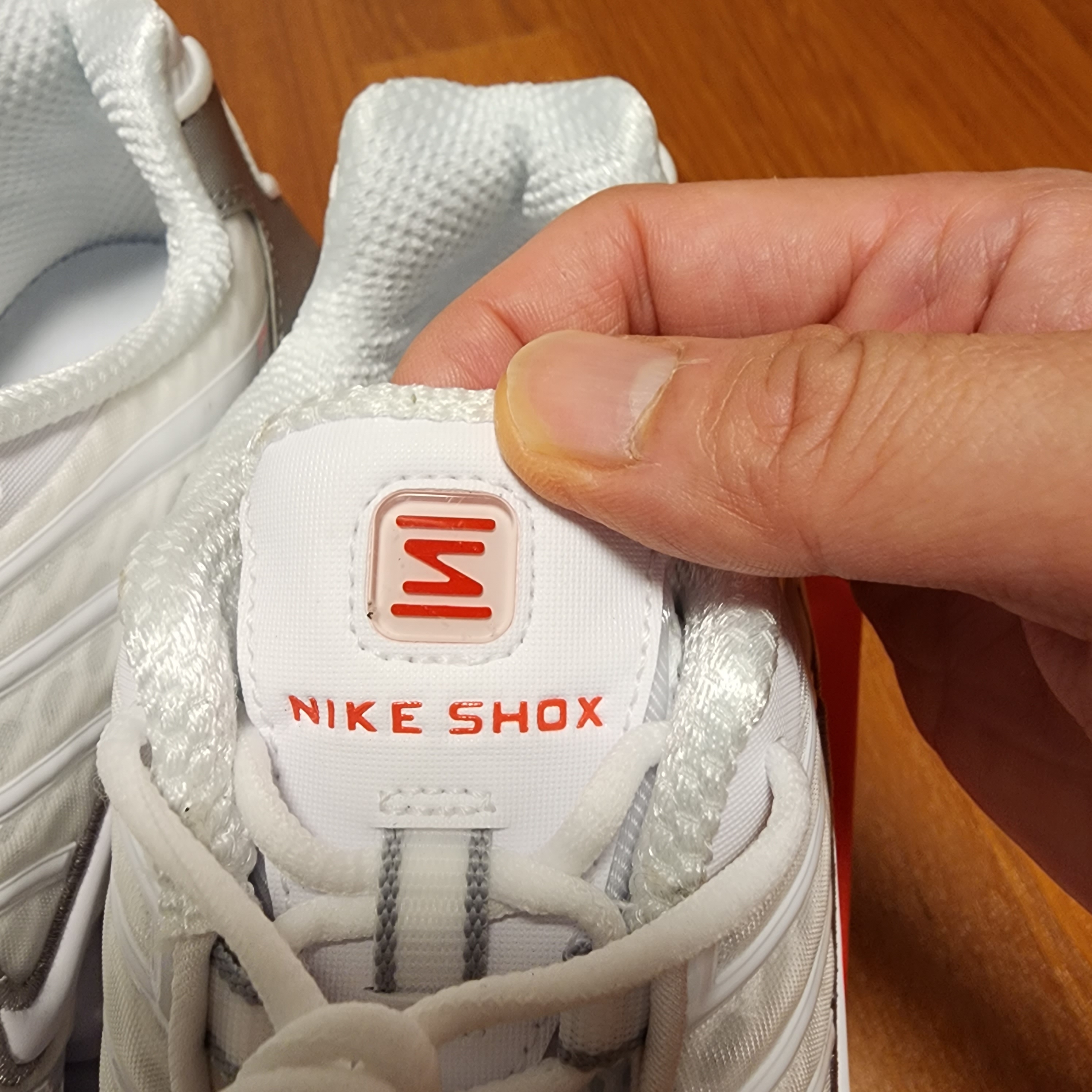 (W) Nike Shox TL White and Max Orange 착용 스타일 - 4