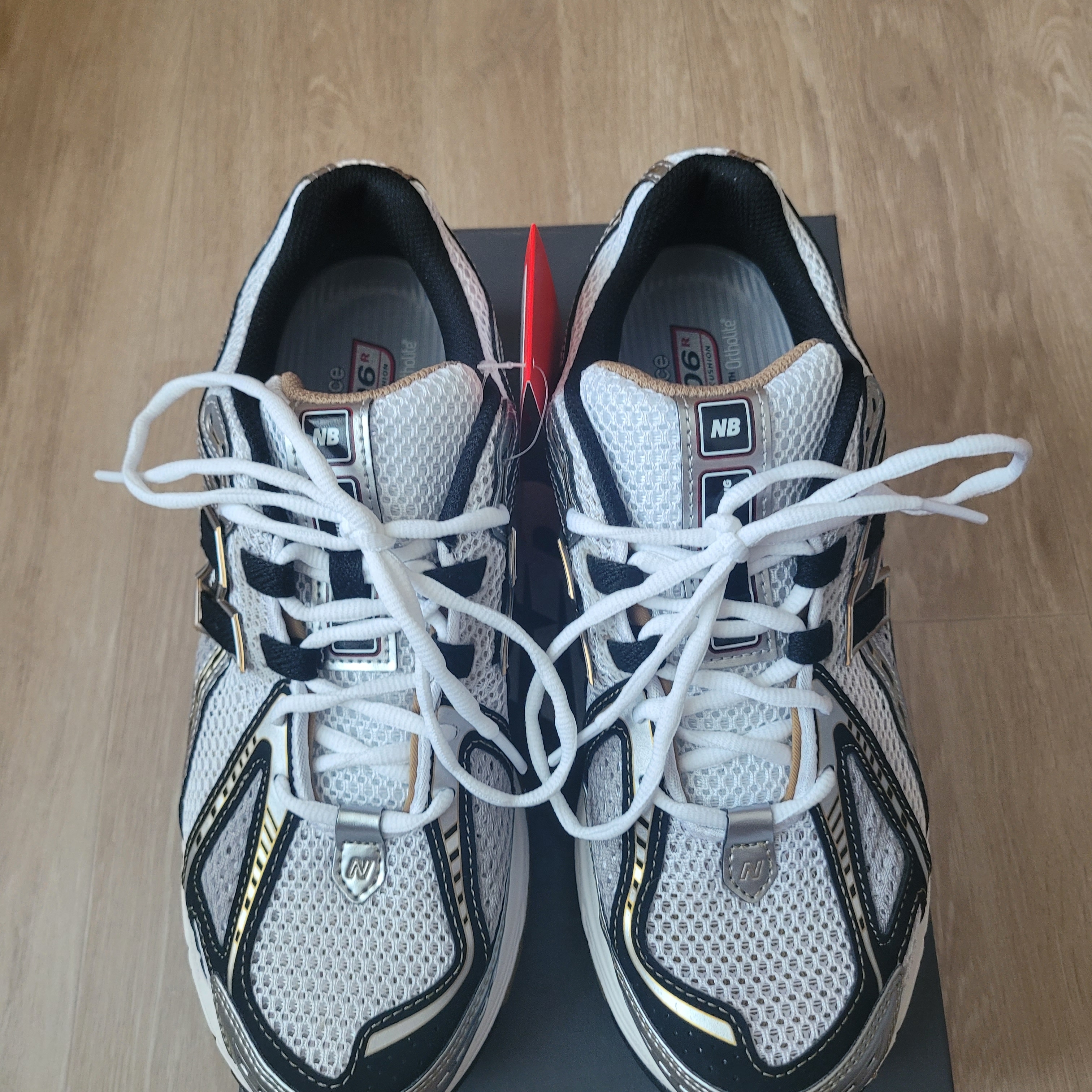 New Balance 1906R White Gold 착용 스타일 - 2