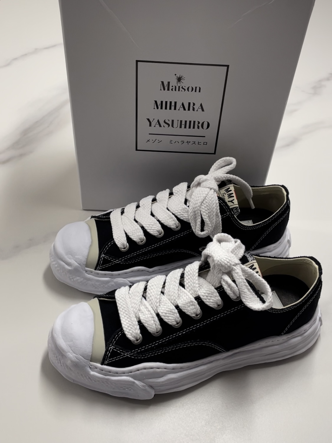 Maison Mihara Yasuhiro Hank OG Sole Canvas Low-top Sneakers Black 착용 스타일 - 3