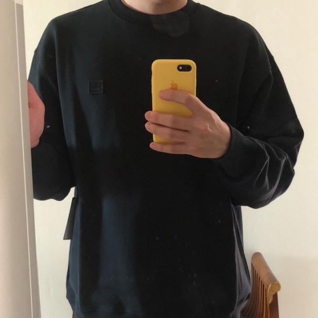 Acne Studios Fonbar Face Crewneck Sweatshirt Black 착용 스타일