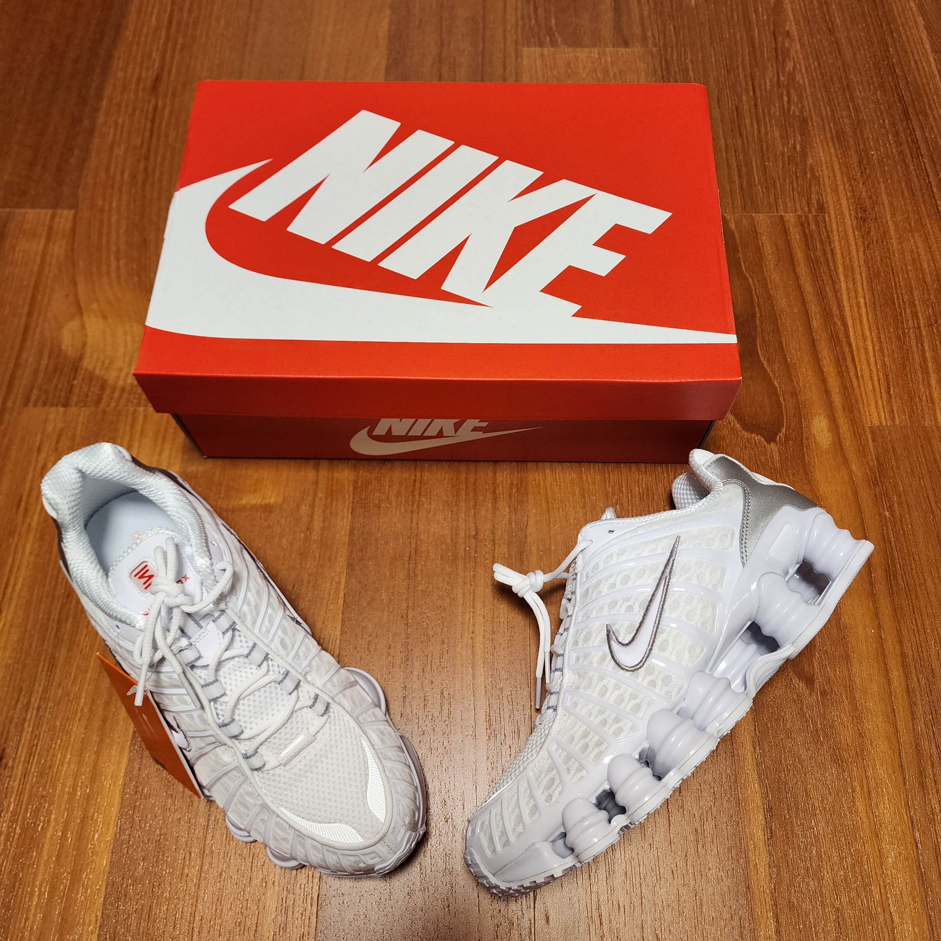(W) Nike Shox TL White and Max Orange 착용 스타일 - 3
