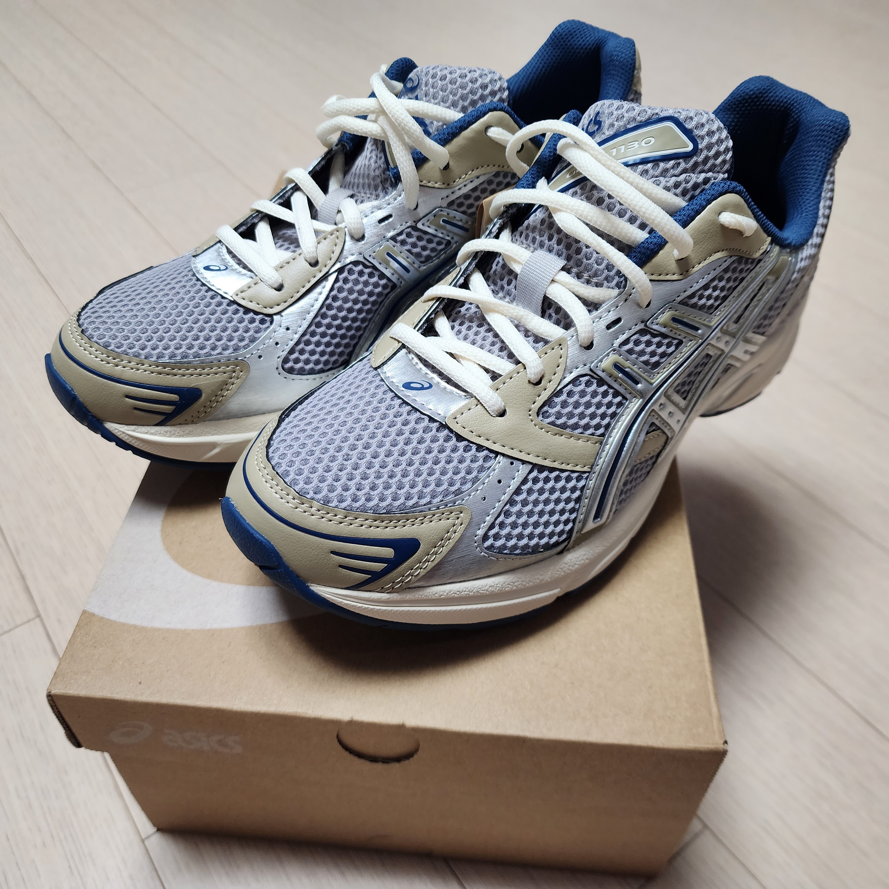 Asics Gel-1130 Oyster Grey Pure Silver 착용 스타일