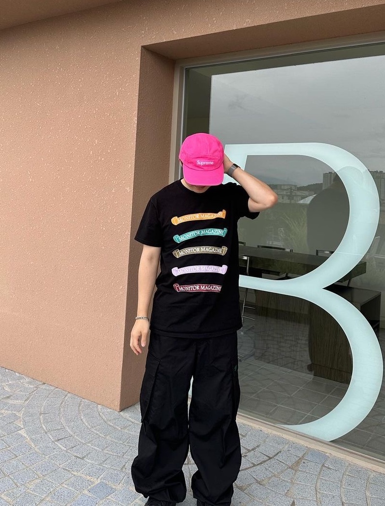 Safarispot Flag Magazine Tee Black 착용 스타일 - 2
