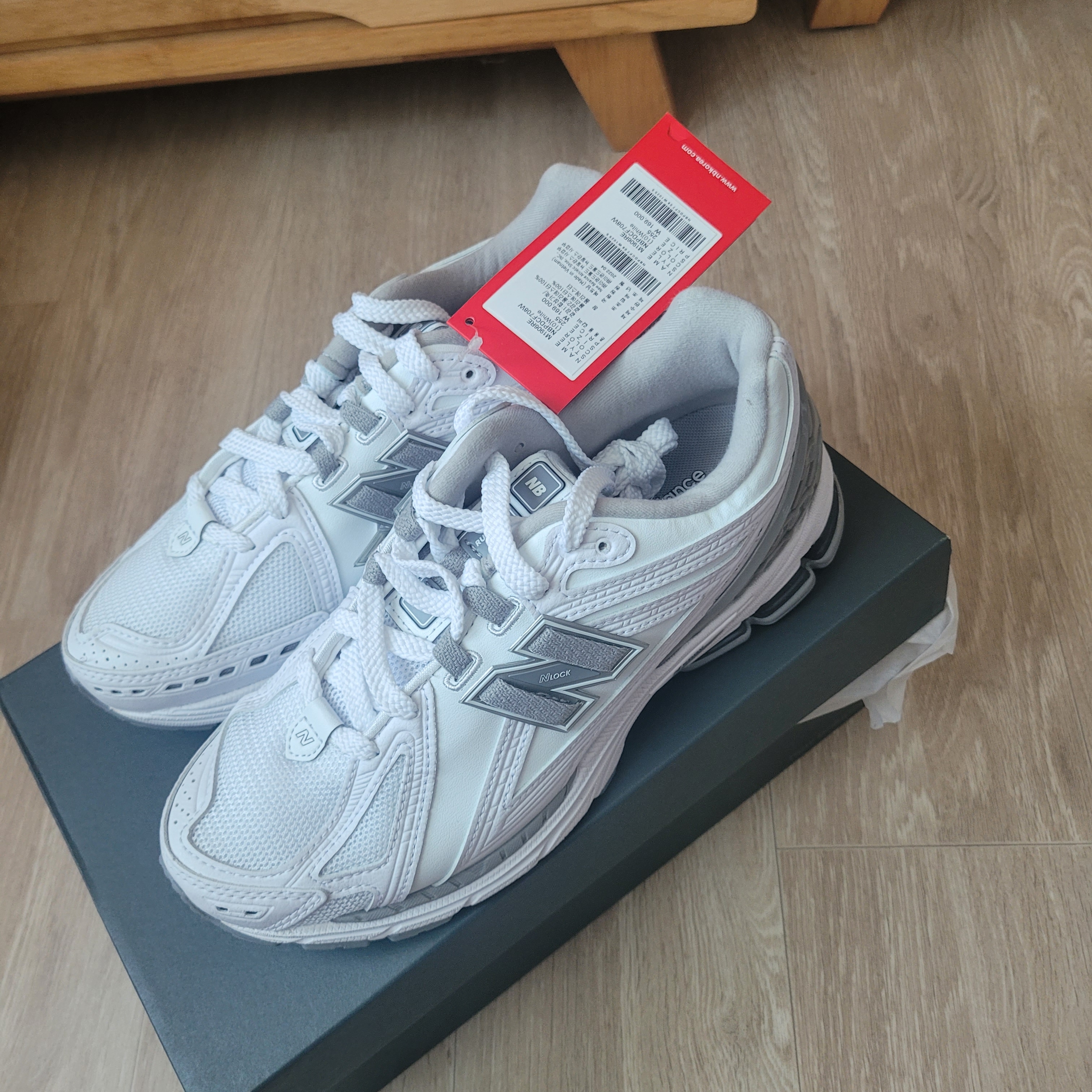 New Balance 1906R White Rain Cloud 착용 스타일 - 1