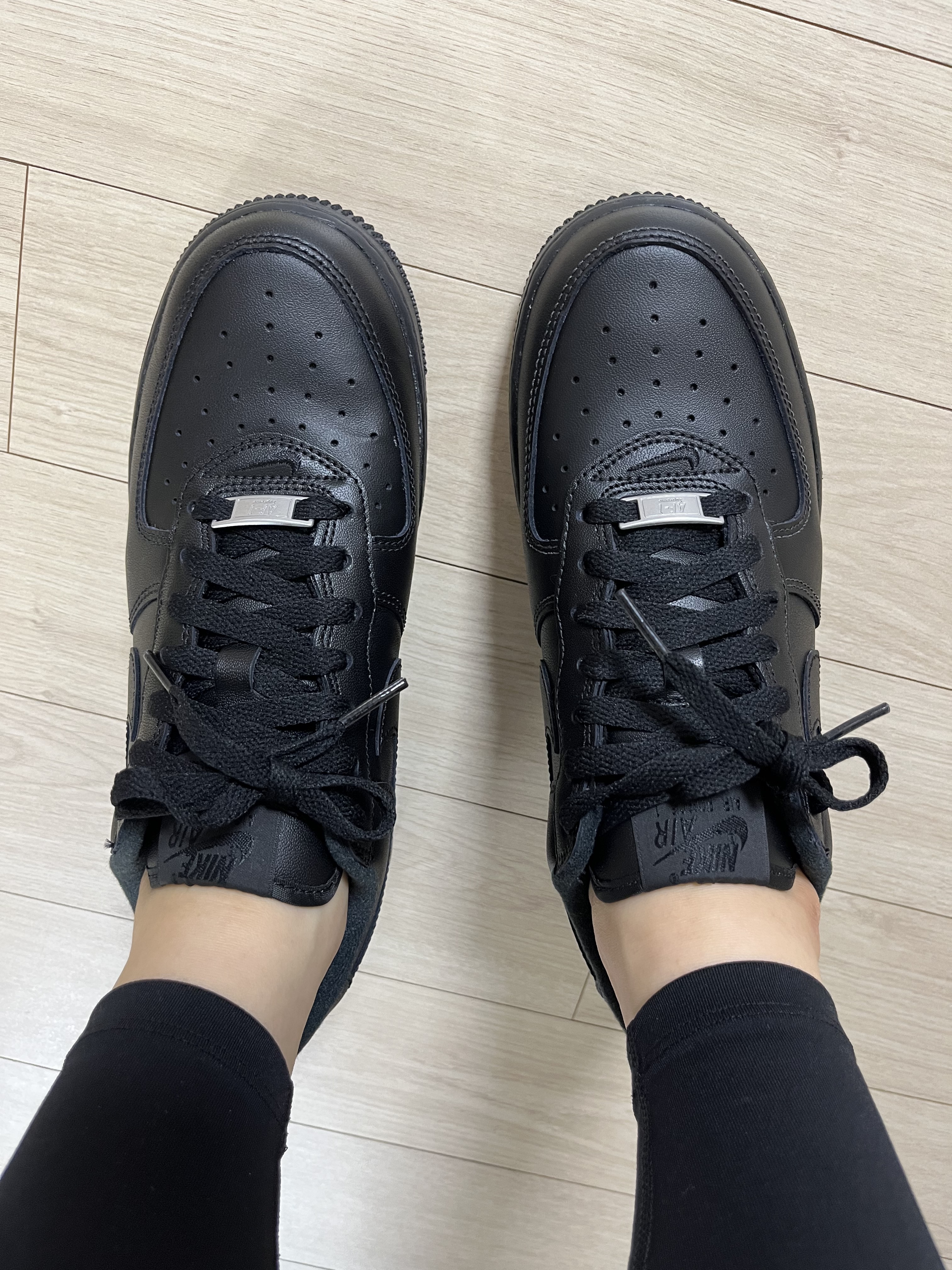 Stussy Melted T-Shirt Black, Nike x Supreme Air Force 1 Low Black 착용 스타일 - 4