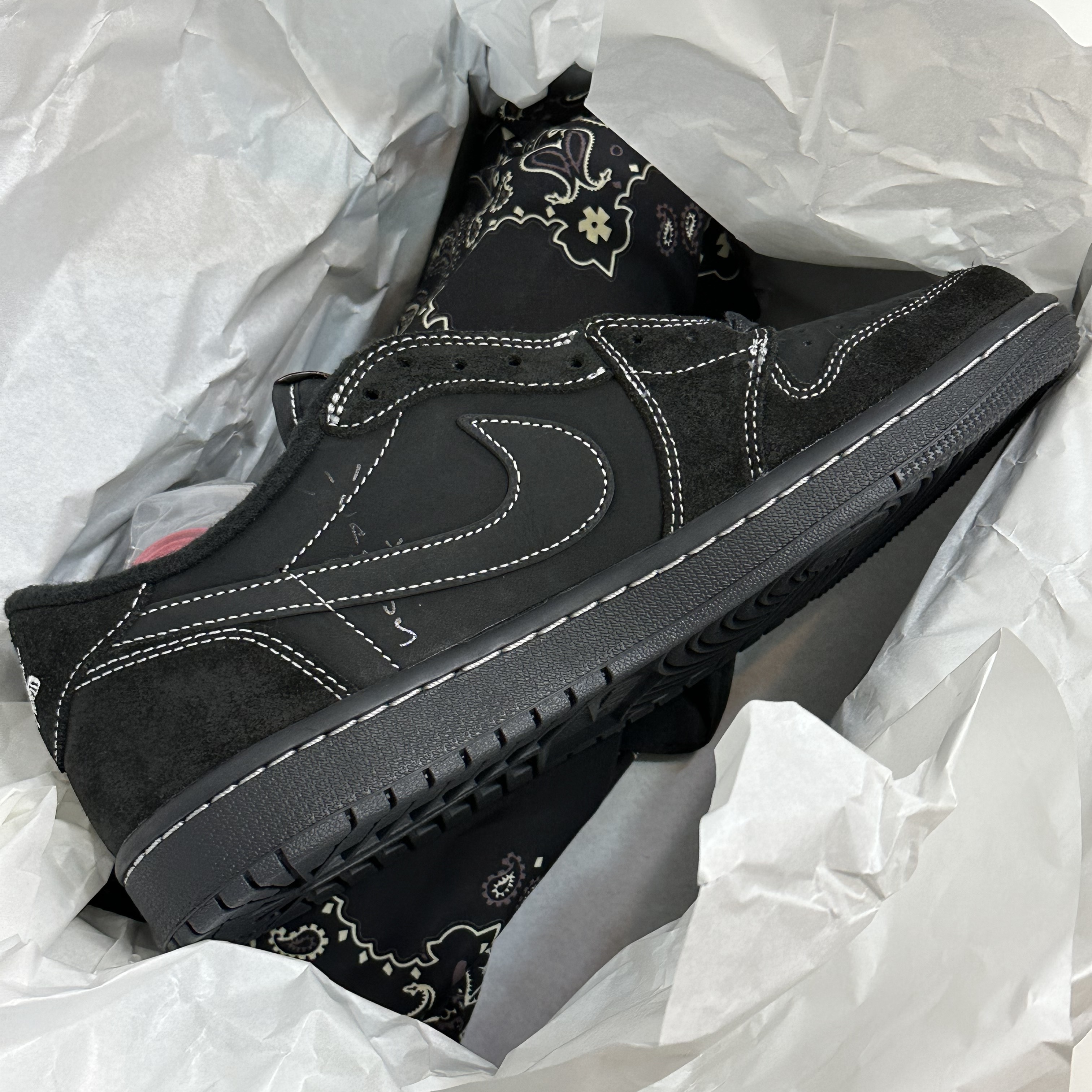 Jordan 1 x Travis Scott Retro Low OG SP Black Phantom 착용 스타일 - 1