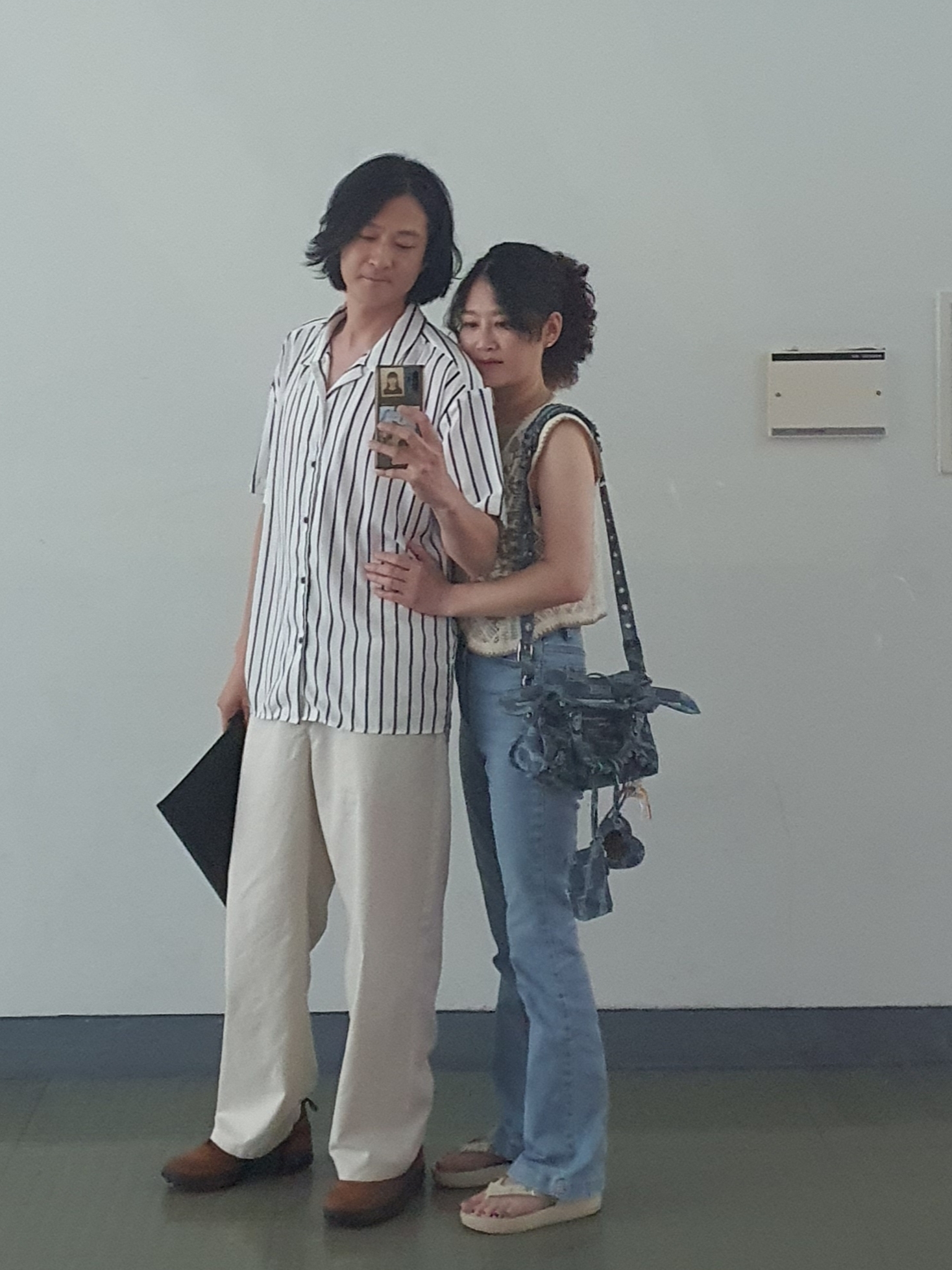 Nike x Tom Sachs General Purpose Shoe Brown, Balenciaga Neo Cagole XS Handbag BB Monogram Bleached Denim Blue 착용 스타일 - 1