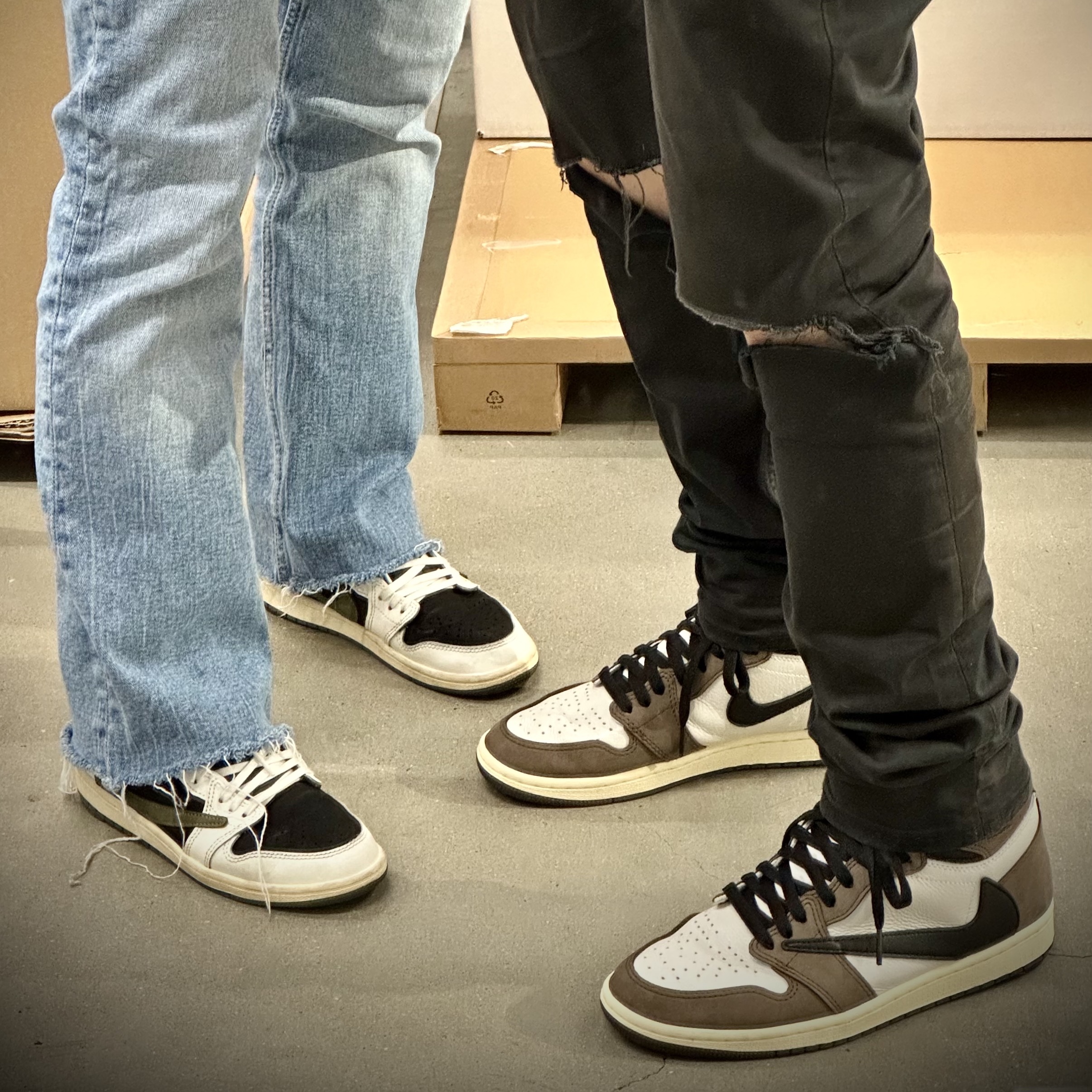 Jordan 1 x Travis Scott Retro High OG SP Mocha, (PS) Jordan 1 x Travis Scott Retro Low OG SP Medium Olive 착용 스타일 - 5