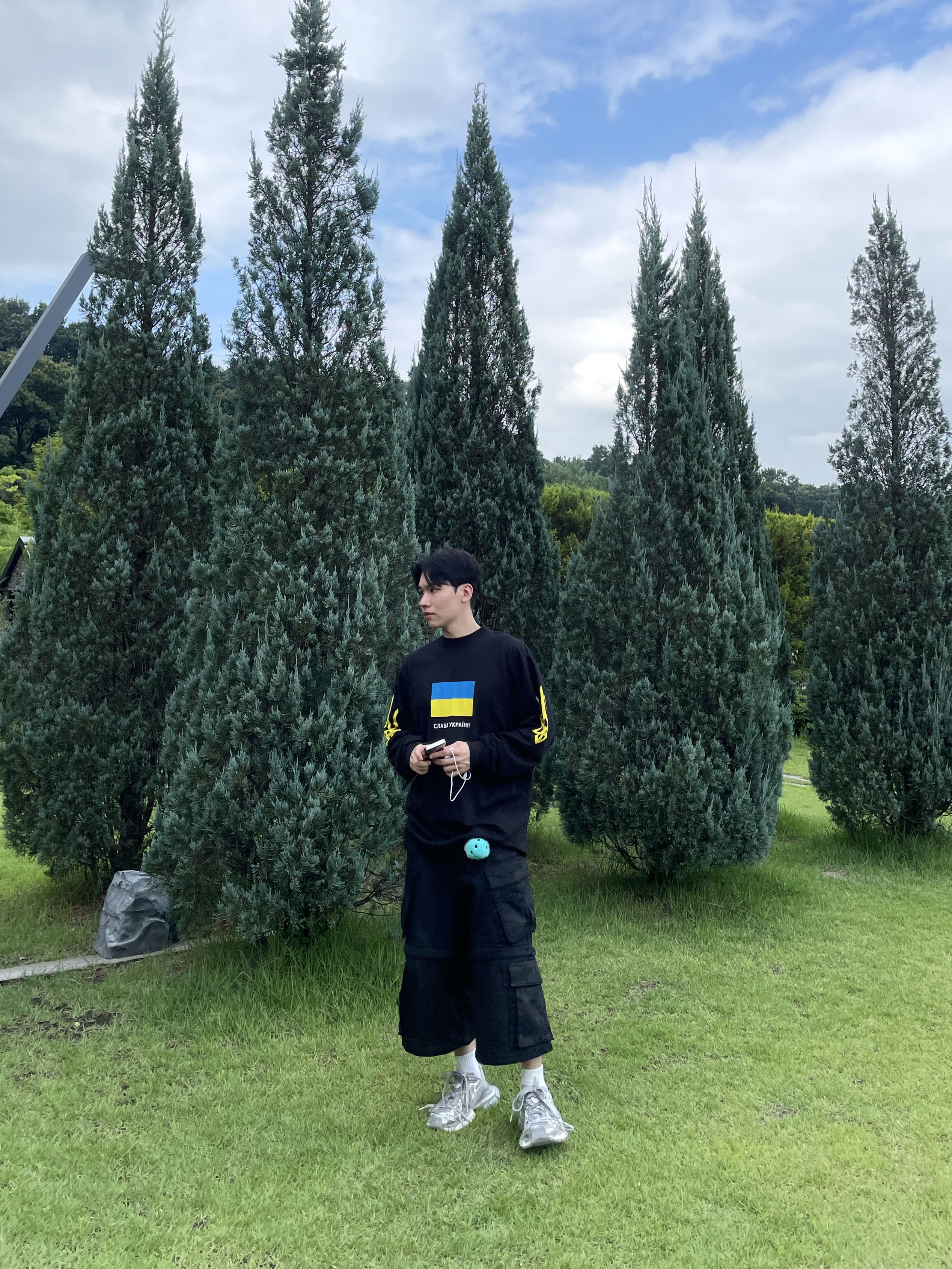 Project G/R Oversized Convertible Cargo Pants Coated Black, Stussy Fuzzy Dice Keychain Teal 착용 스타일 - 1