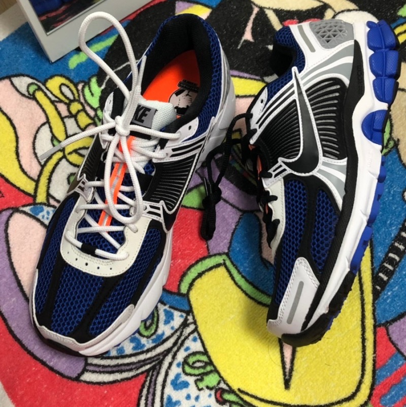 Nike Zoom Vomero 5 White Racer Blue Black 착용 스타일