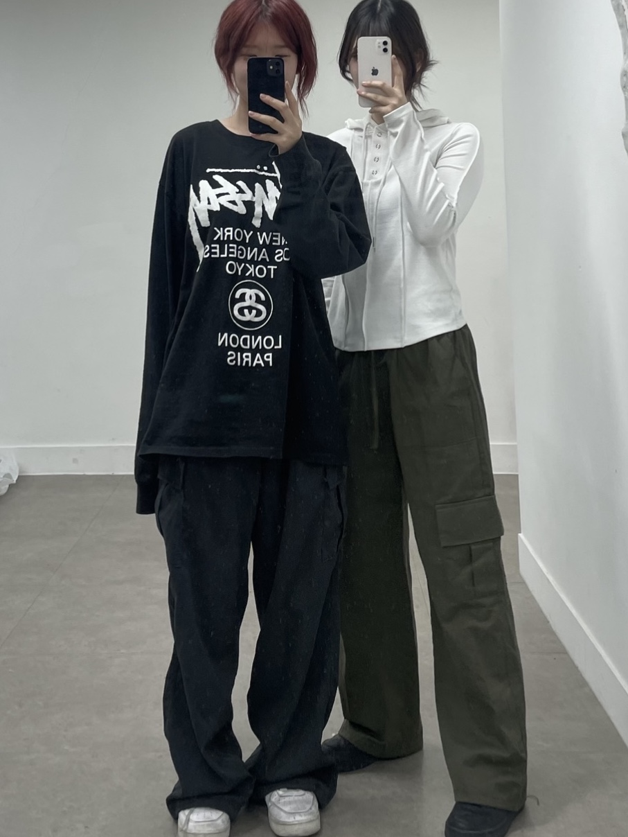 Supreme Bandana Box Logo Hooded Sweatshirt Heather Grey - 19FW, Stussy World Tour LS T-Shirt Black 2023 착용 스타일 - 3