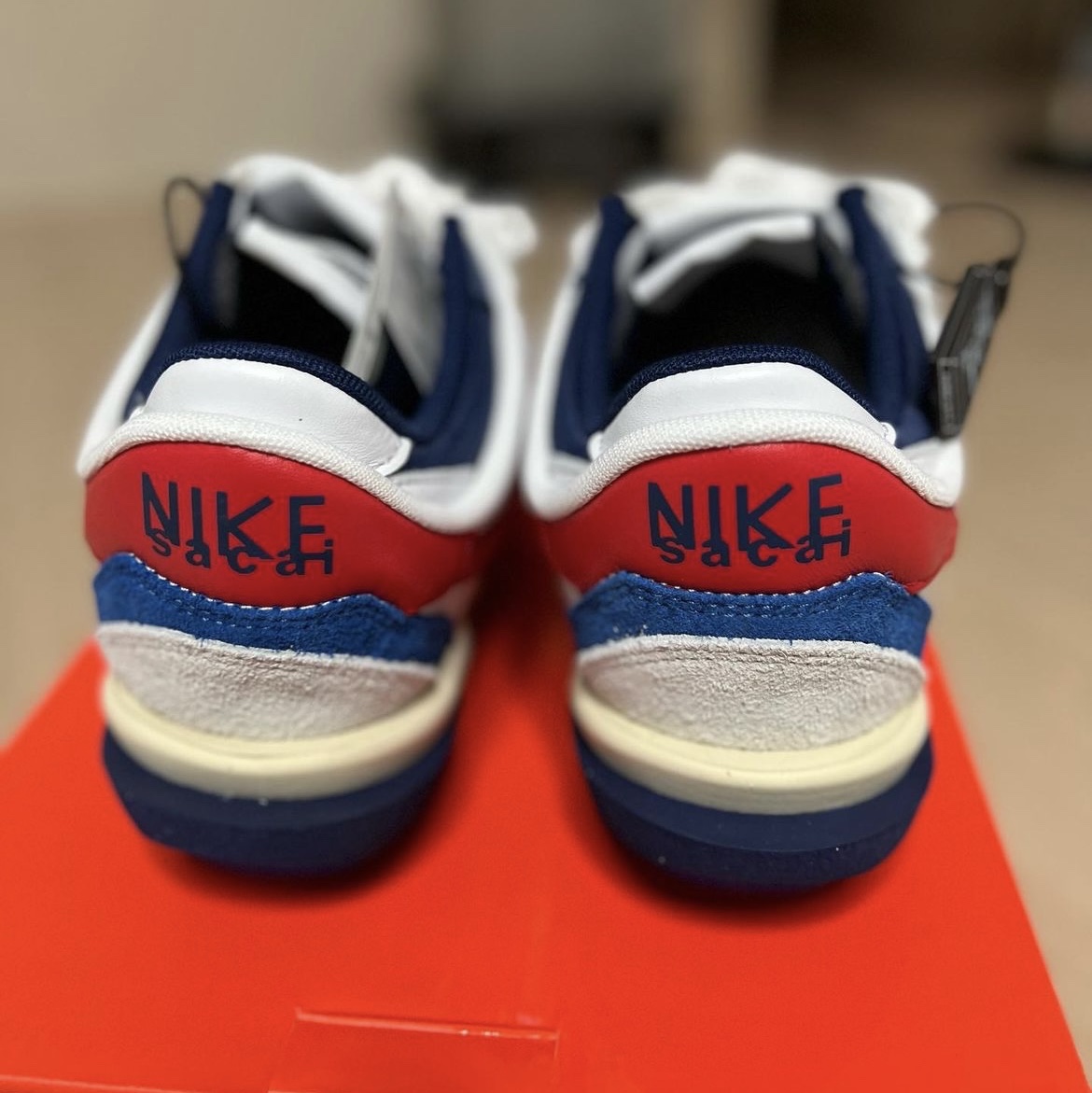 Nike x Sacai Zoom Cortez SP White and University Red 착용 스타일 - 3