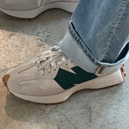 New Balance 327 Timberwolf 착용 스타일