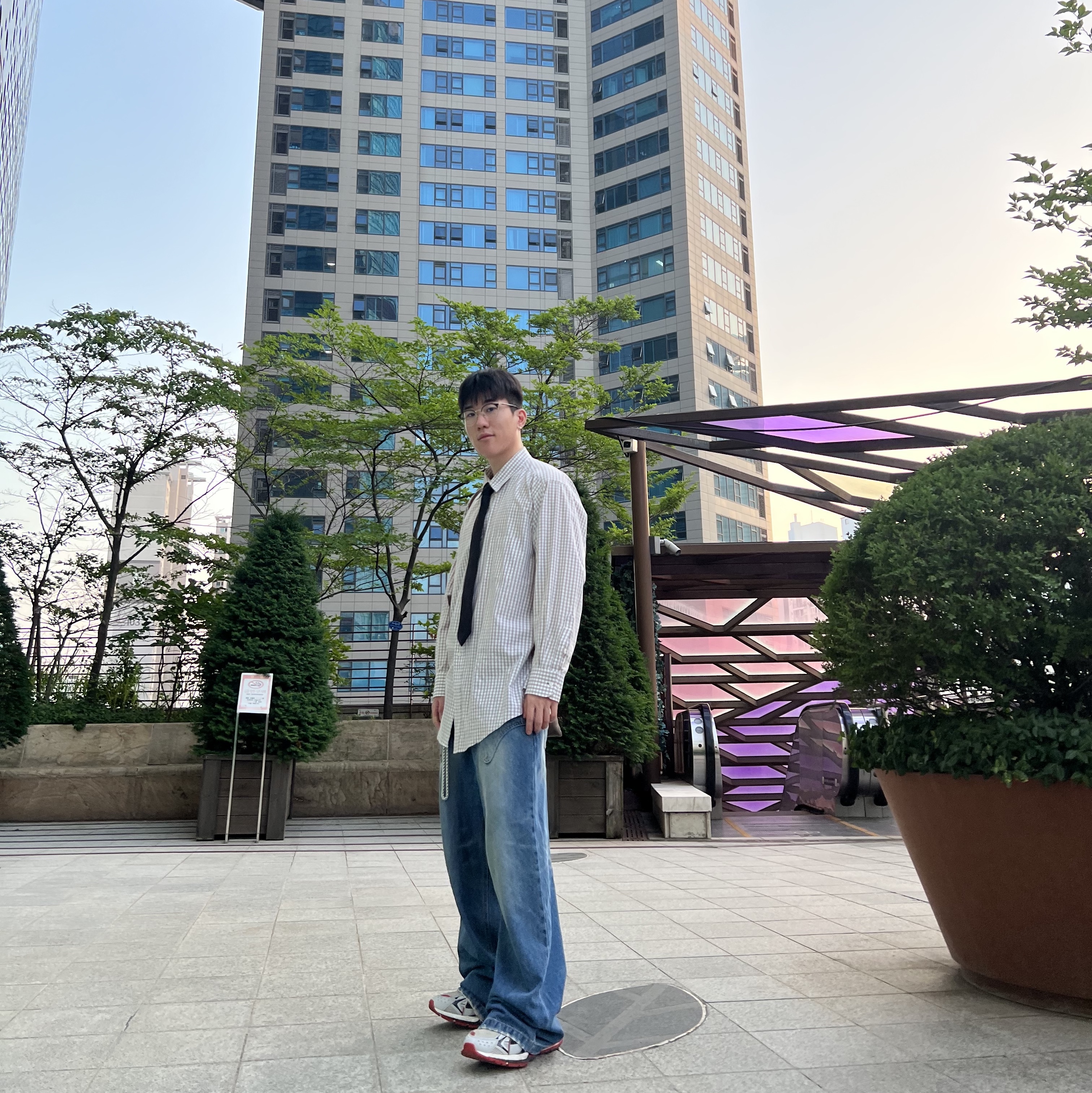 Balenciaga X-Pander Sneakers Red Silver, Nos Couleurs x JS 00 Denim Pants Indigo 착용 스타일