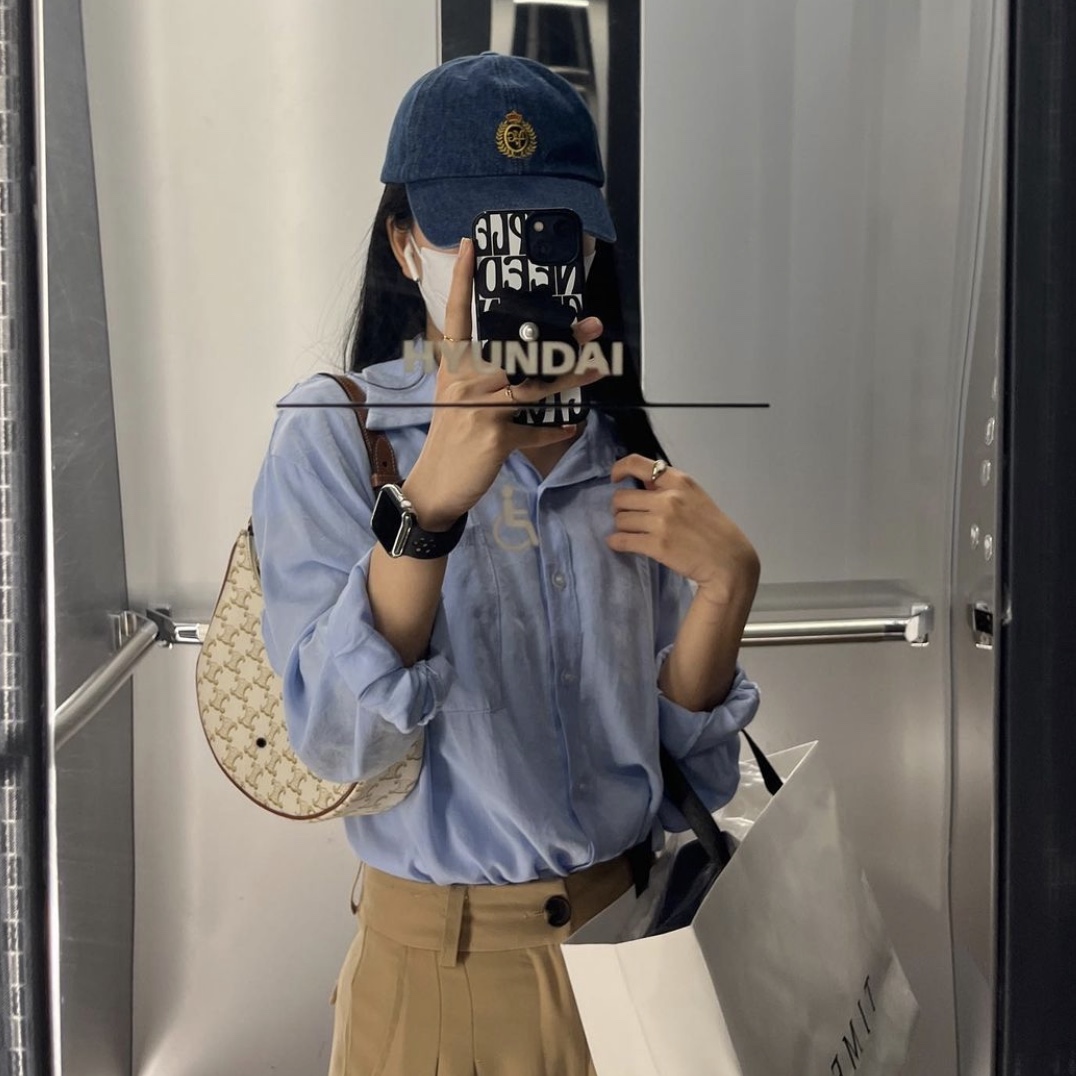 Celine Ava Bag in Triomphe Canvas and Calfskin White 착용 스타일