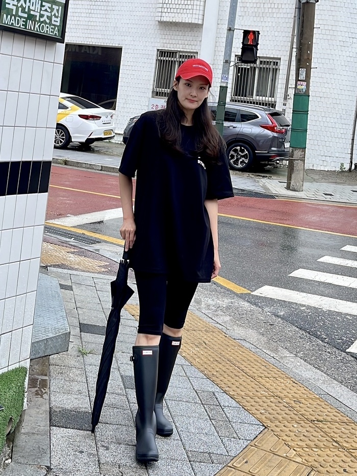 (W) Hunter Original Tour Foldable Tall Wellington Boots Black, IAB Studio 10th Anniversary T-Shirts Pack White & Black (2 Pack) 착용 스타일 - 2