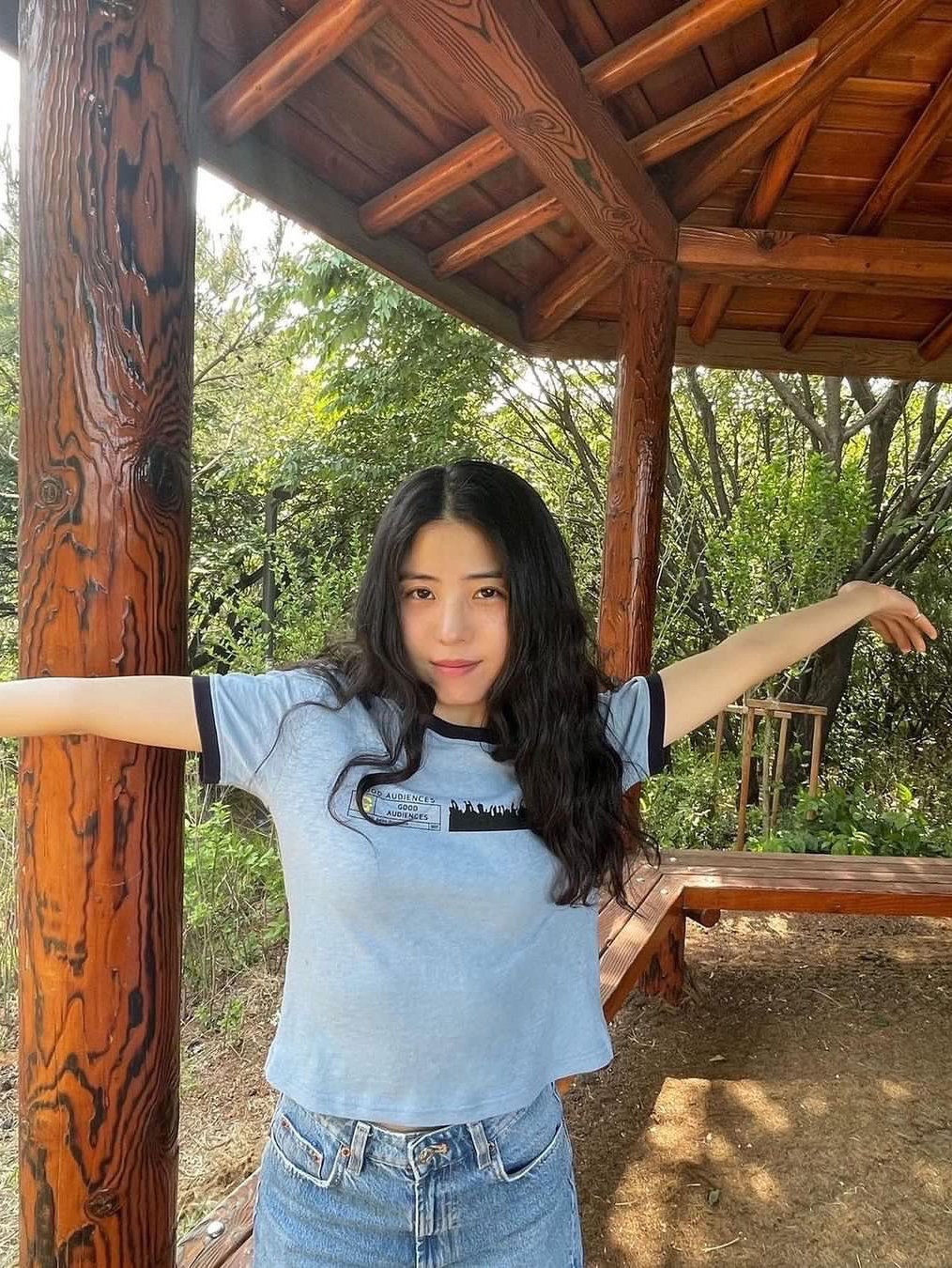 Safarispot Good Audiences Tee Sky, Safarispot Women 1/2 Good Audiences Tee Sky 착용 스타일 - 2