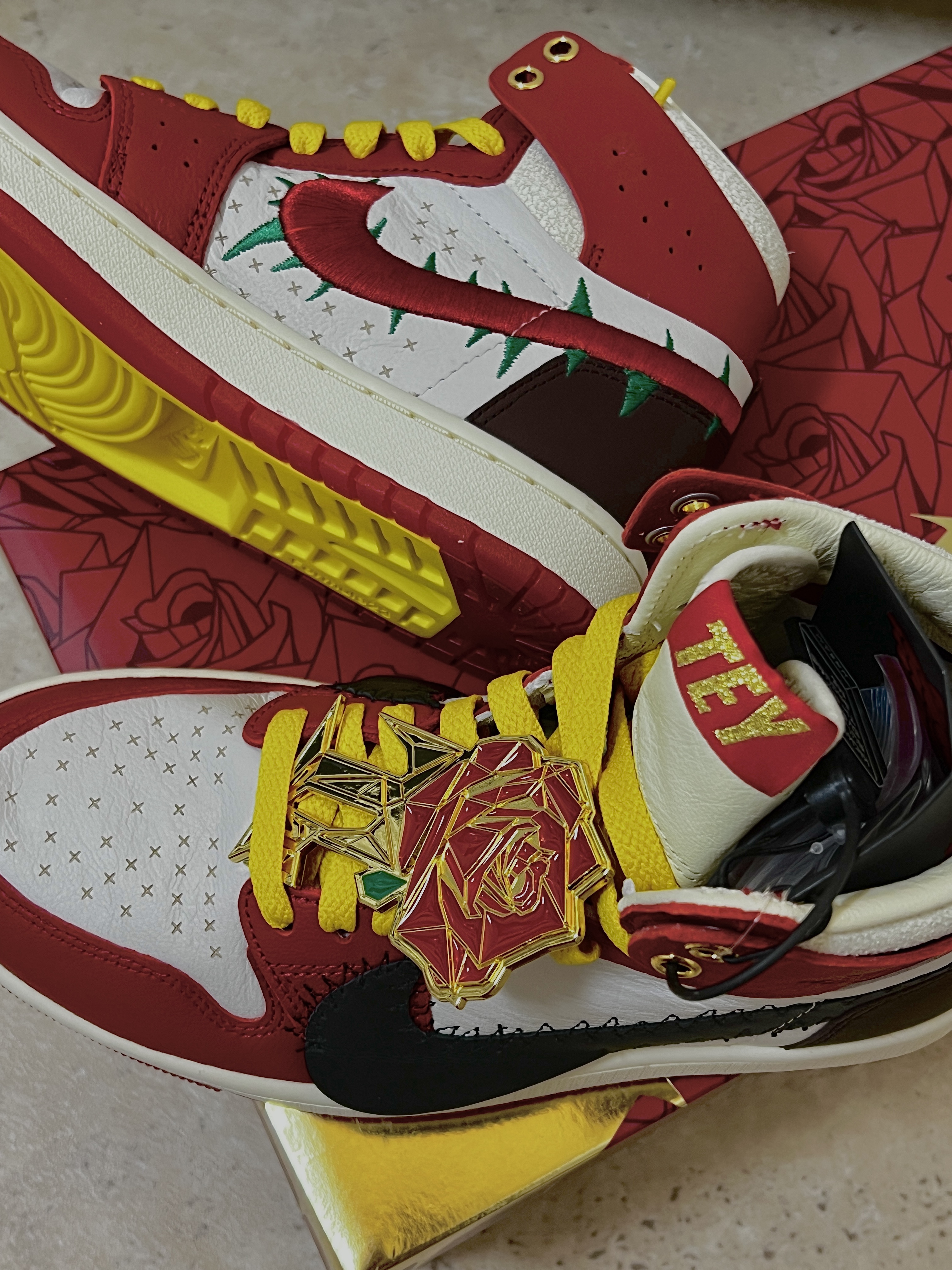 (W) Jordan 1 x Teyana Taylor Zoom CMFT 2 Gym Red 착용 스타일