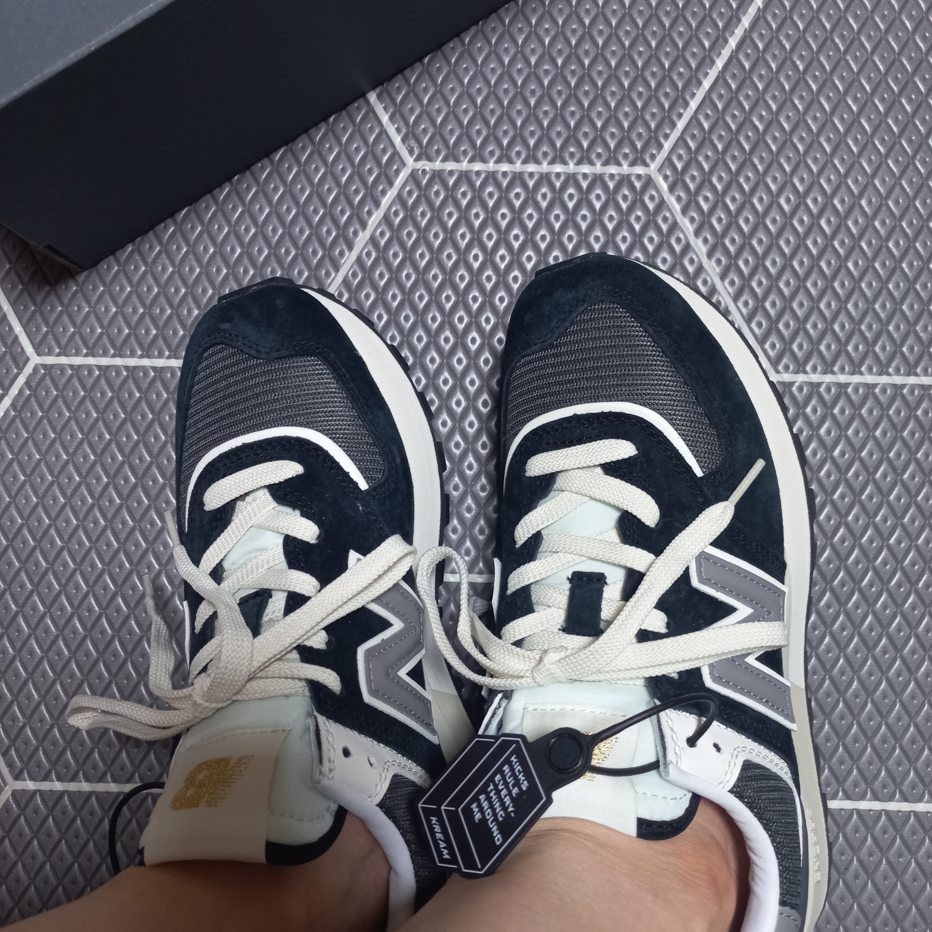 New Balance 574 Legacy Black 착용 스타일