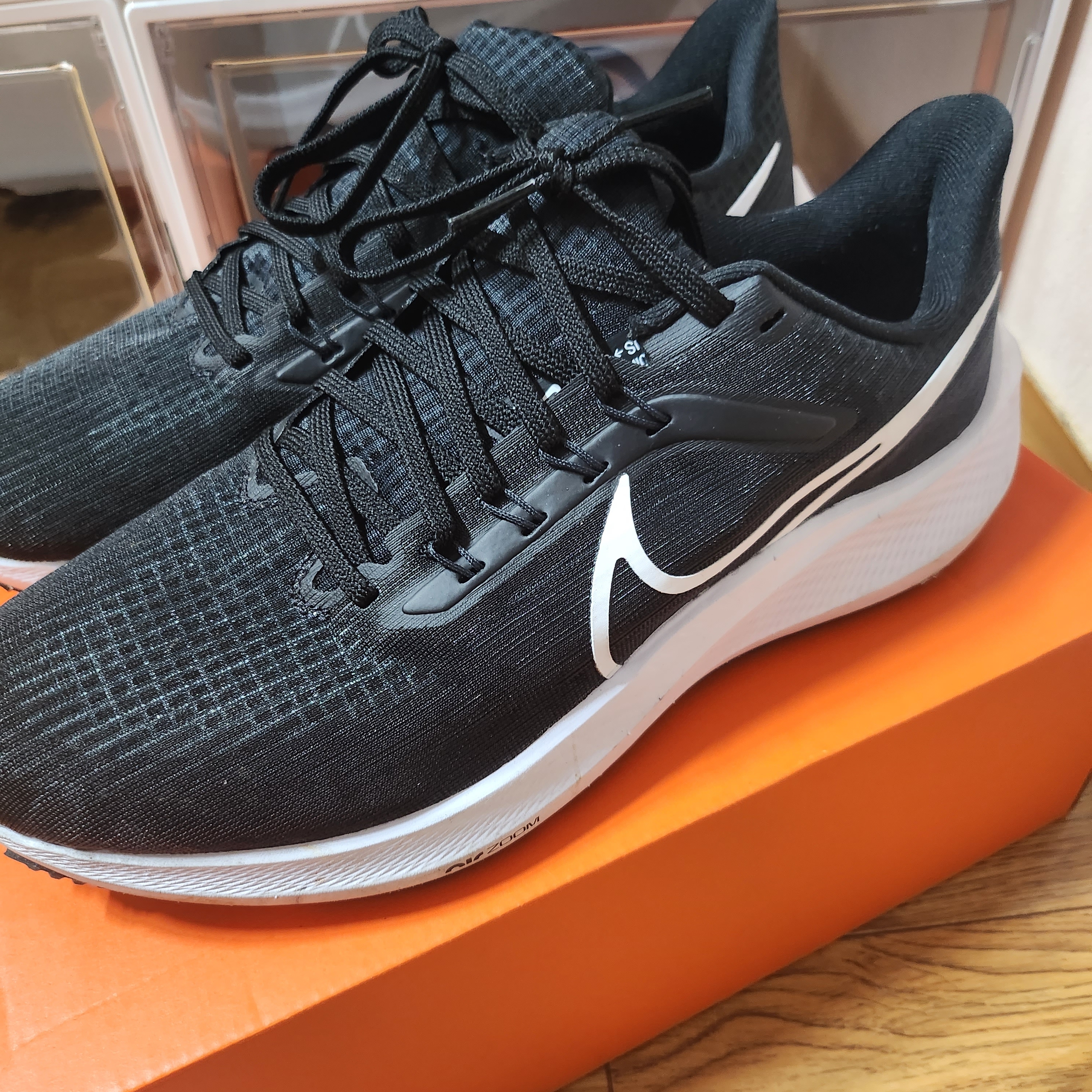 Nike Air Zoom Pegasus 39 Black White 착용 스타일 - 4