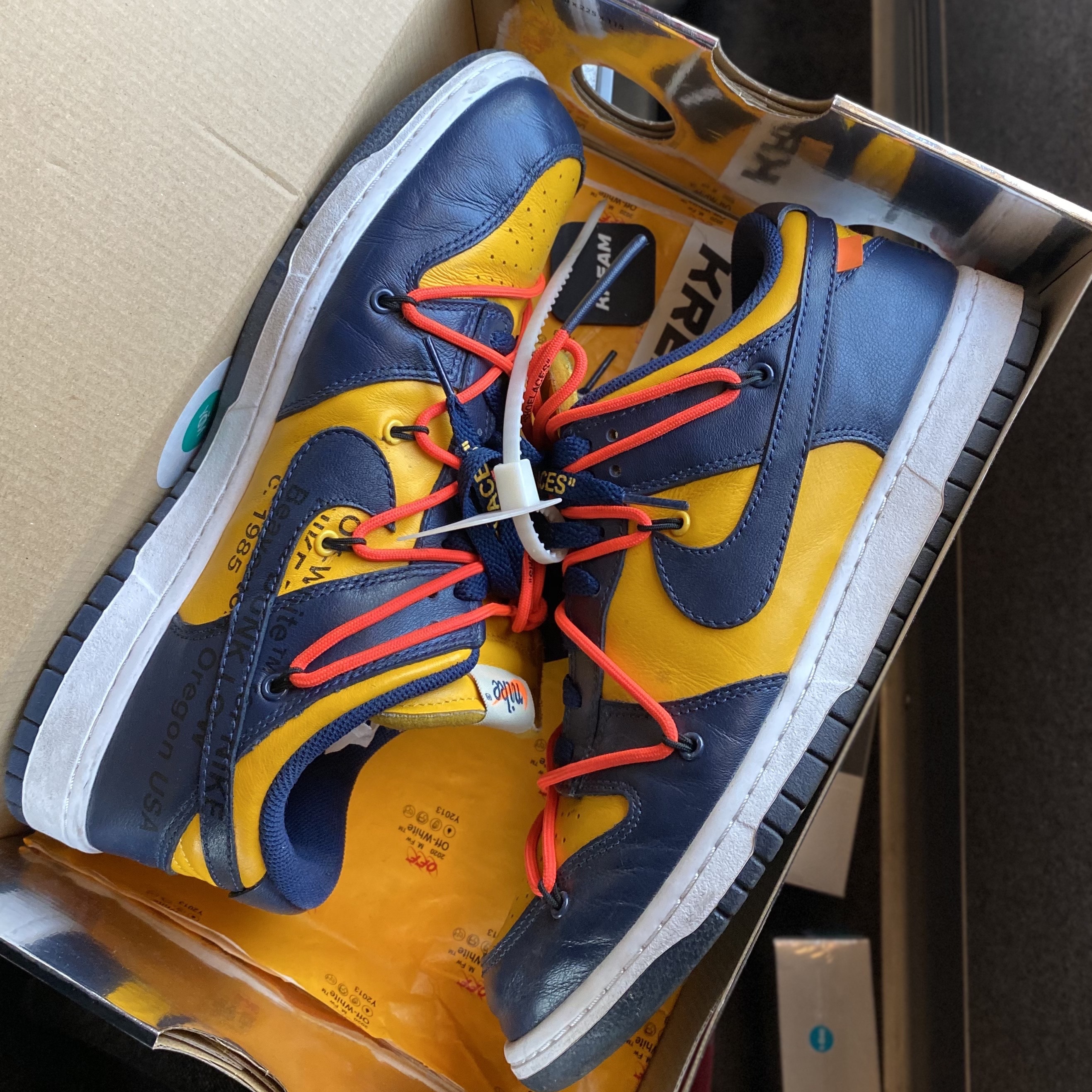 Nike x Off-White Dunk Low University Gold Midnight Navy 착용 스타일