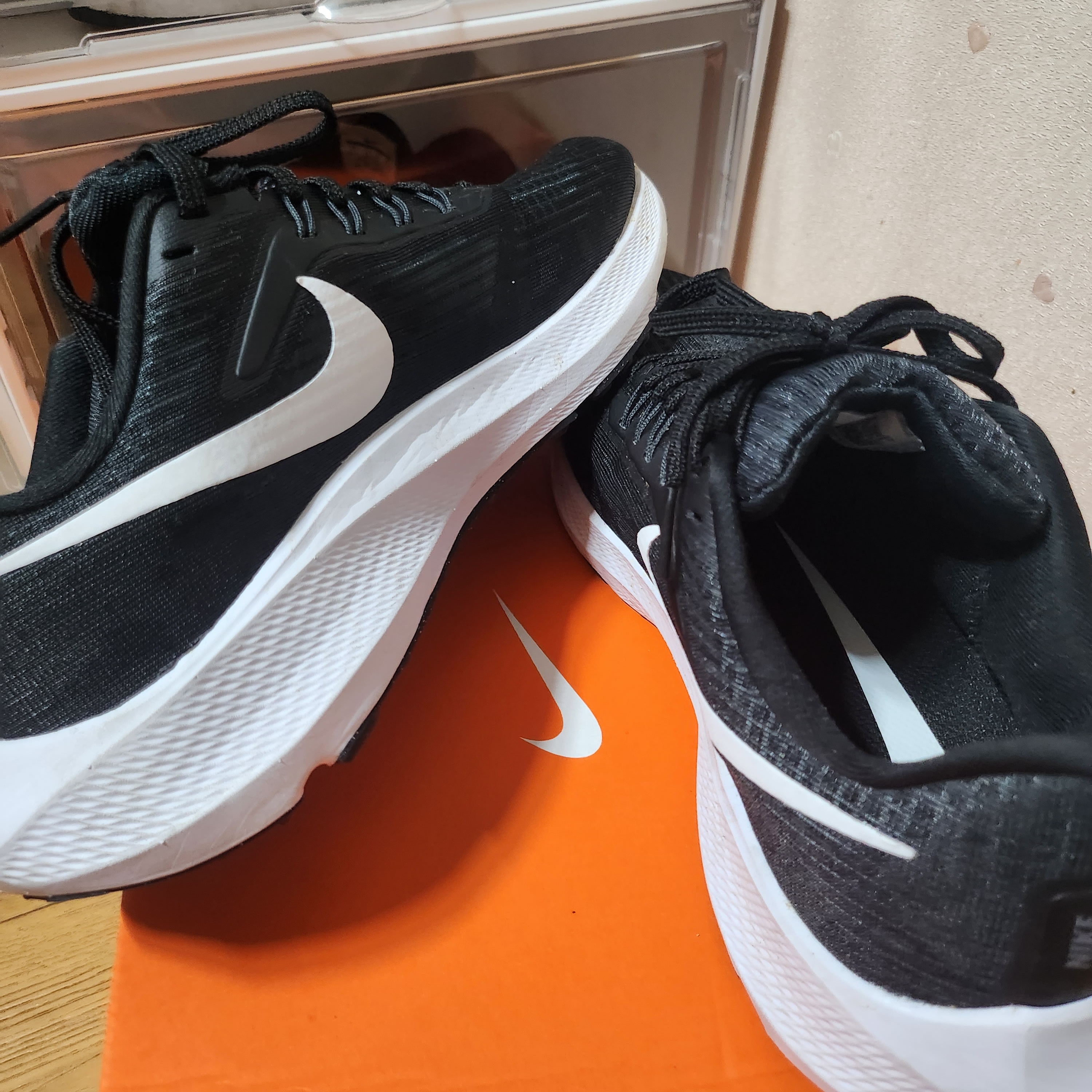 Nike Air Zoom Pegasus 39 Black White 착용 스타일 - 5