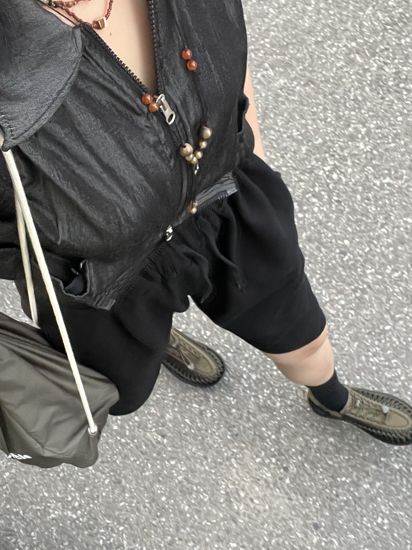 Keen Uneek Sandals Black 착용 스타일 - 2