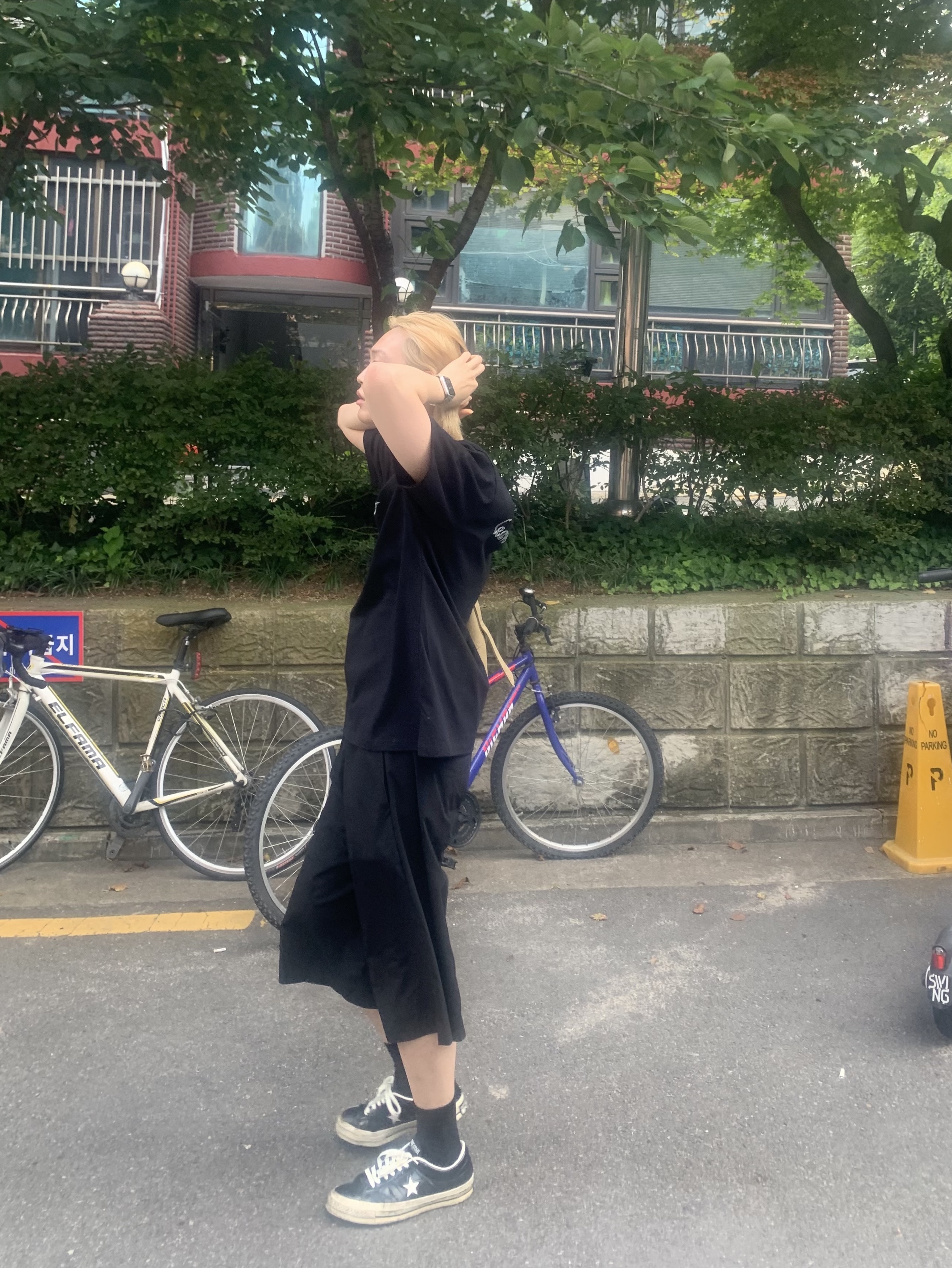 Converse One Star Ox HanByeol Black 착용 스타일 - 2