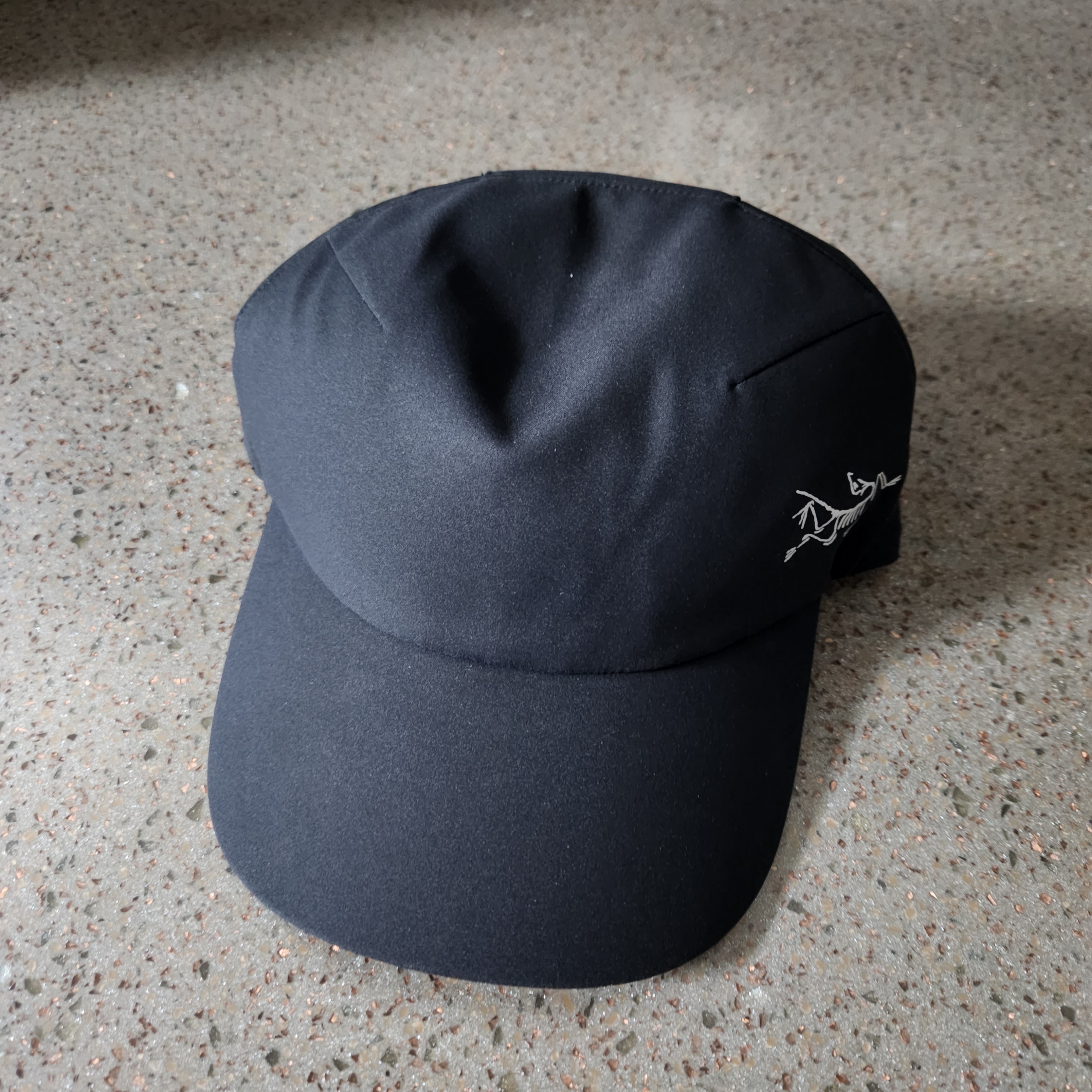 Arc'teryx Calvus Cap Black 착용 스타일