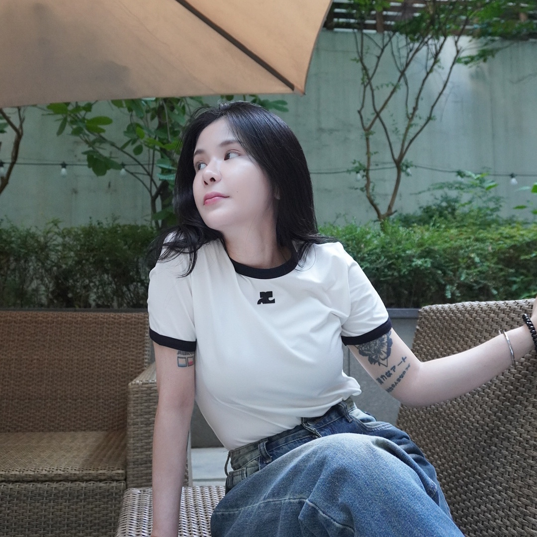 (W) Courreges Reedition Bumpy Contrast T-Shirt Heritage White Black 착용 스타일