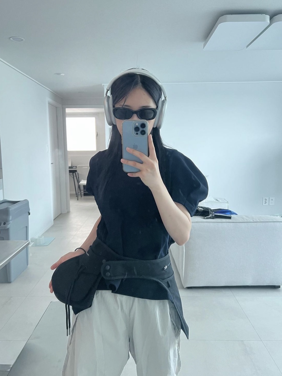 Apple AirPods Max Lightning Silver (Korean Ver.) 착용 스타일 - 1