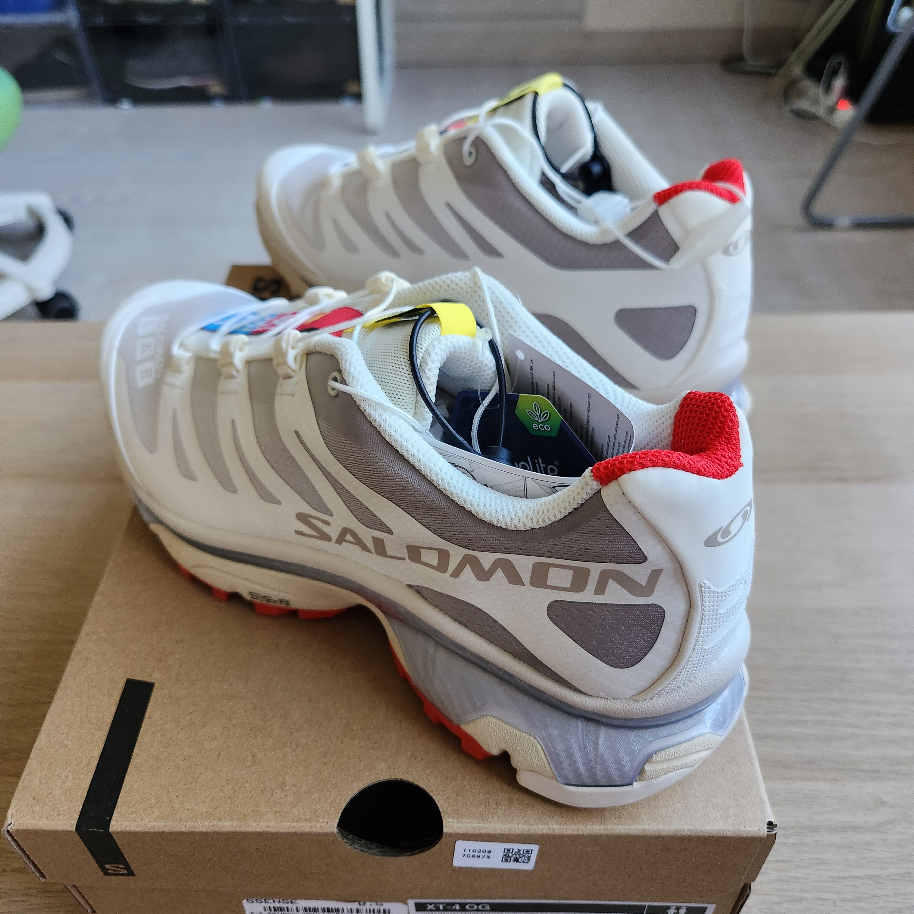 Salomon XT-4 Vanilla Ice 착용 스타일 - 3