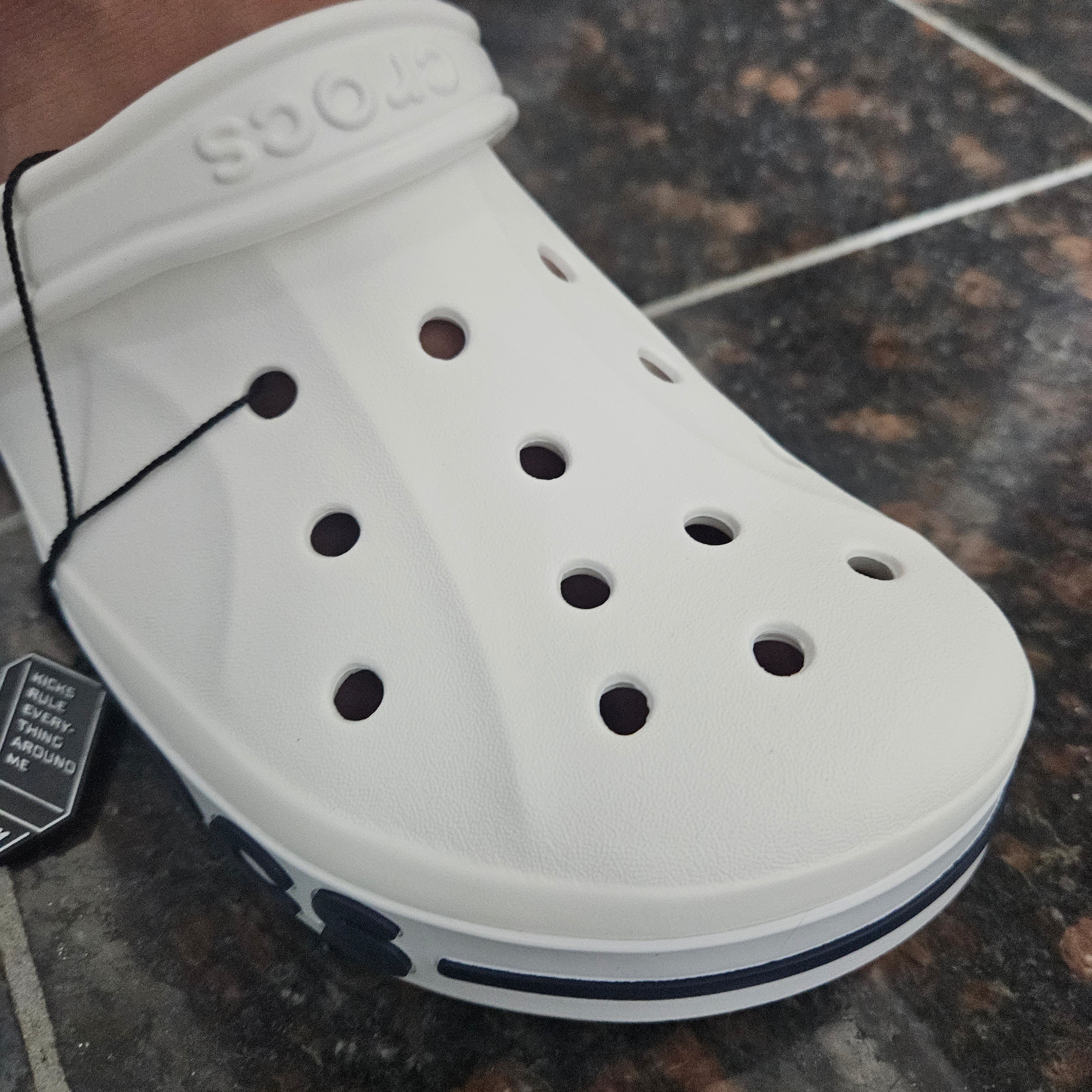 Crocs Bayaband Clog White Navy 착용 스타일