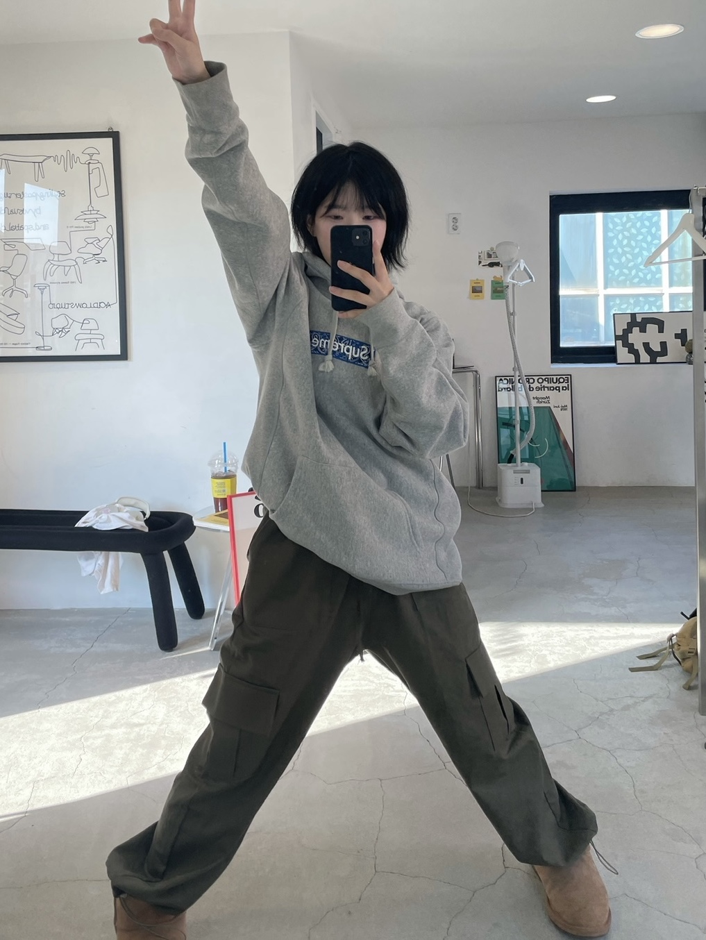 Supreme Bandana Box Logo Hooded Sweatshirt Heather Grey - 19FW, Stussy World Tour LS T-Shirt Black 2023 착용 스타일 - 1