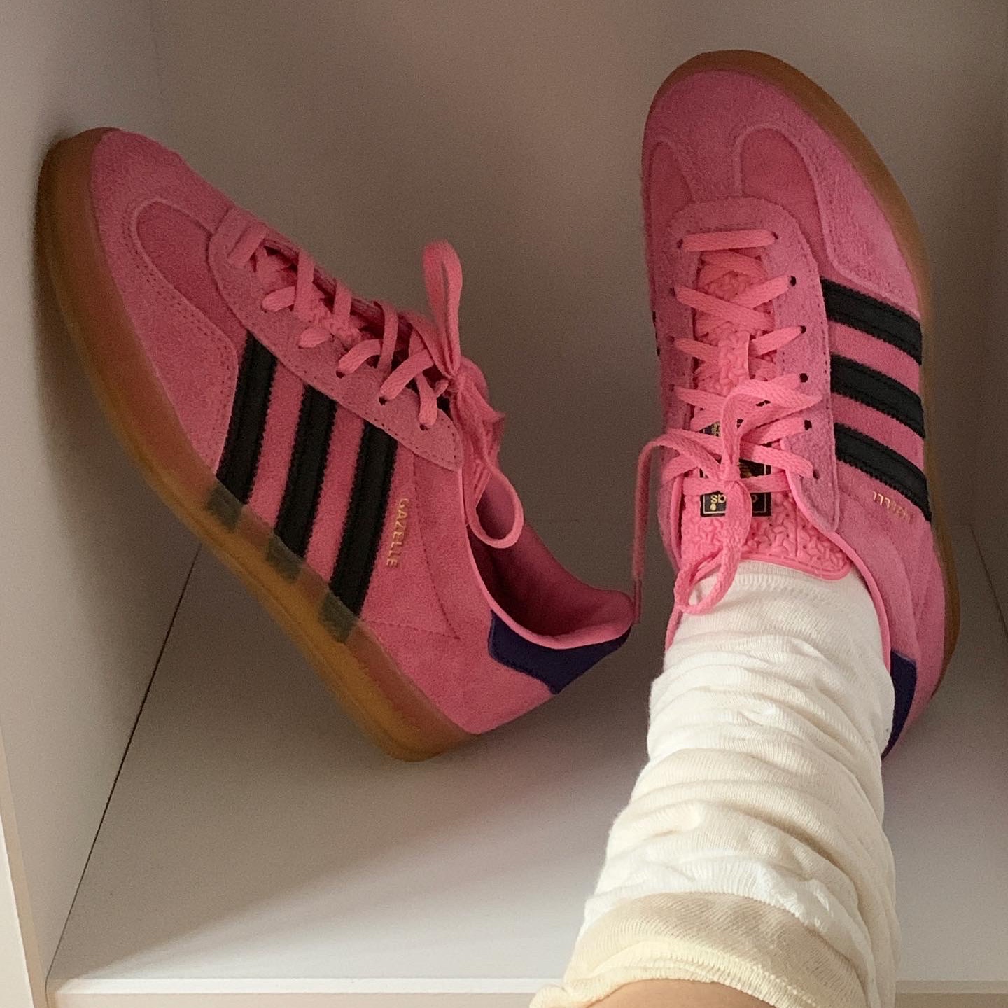(W) Adidas Gazelle Indoor Bliss Pink 착용 스타일 - 2