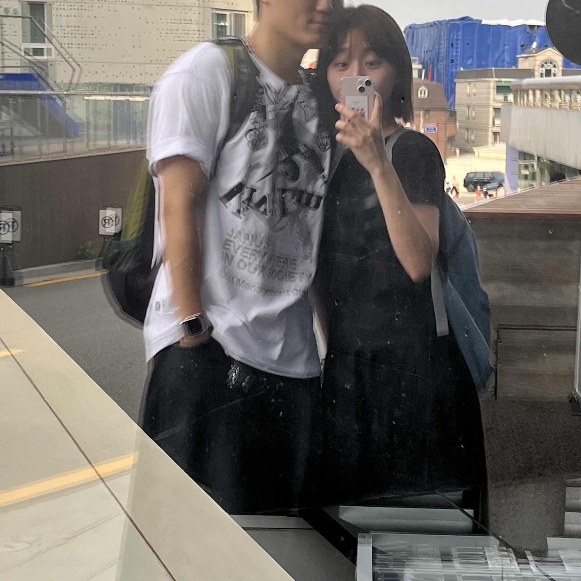 [KREAM 단독] Safarispot 1/2 Basic Safari T-Shirt Black, Mischief Rhombus Light Weight Backpack Greyish Blue - The Hyundai Seoul Exclusive 착용 스타일 - 4
