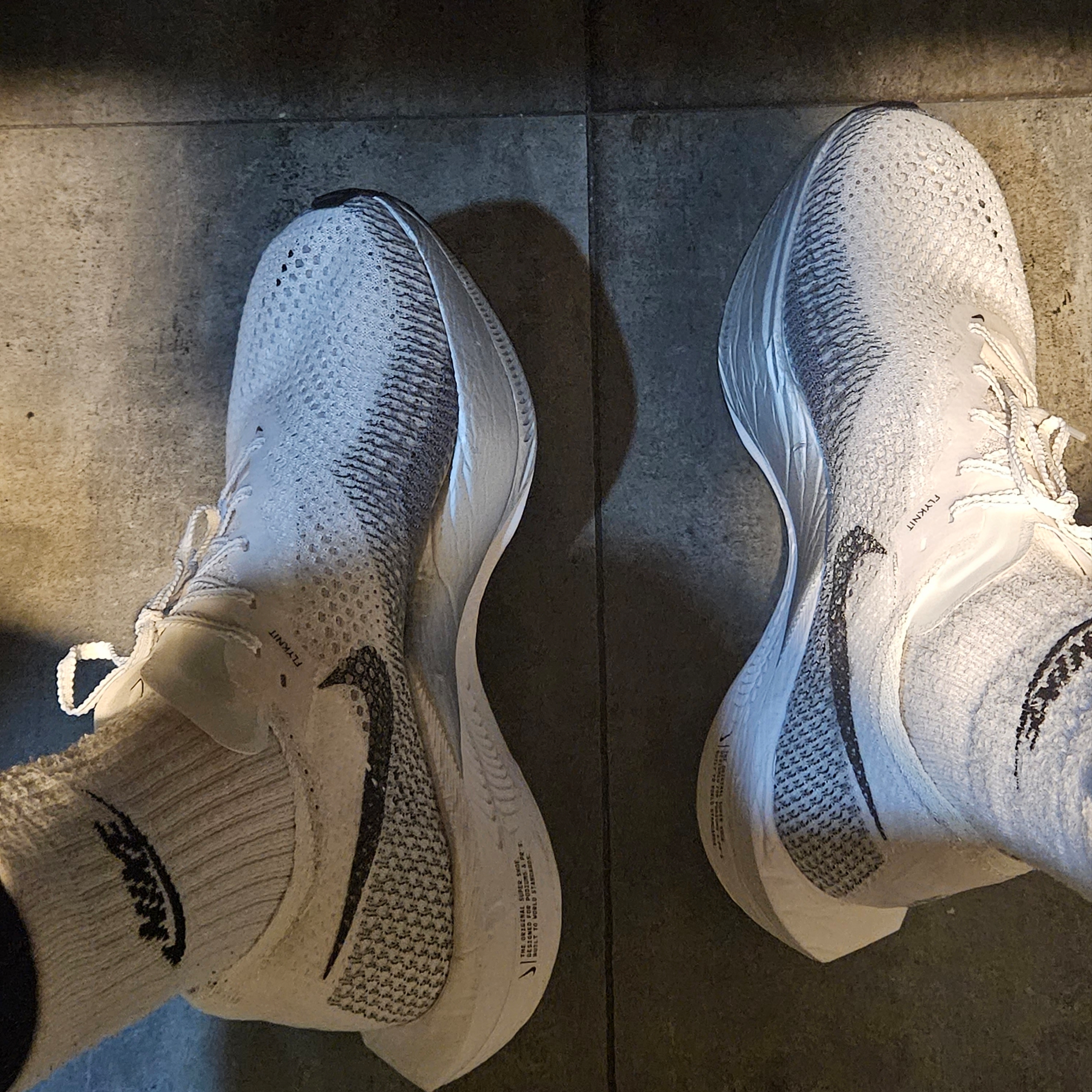Nike ZoomX Vaporfly Next% 3 White Grey 착용 스타일