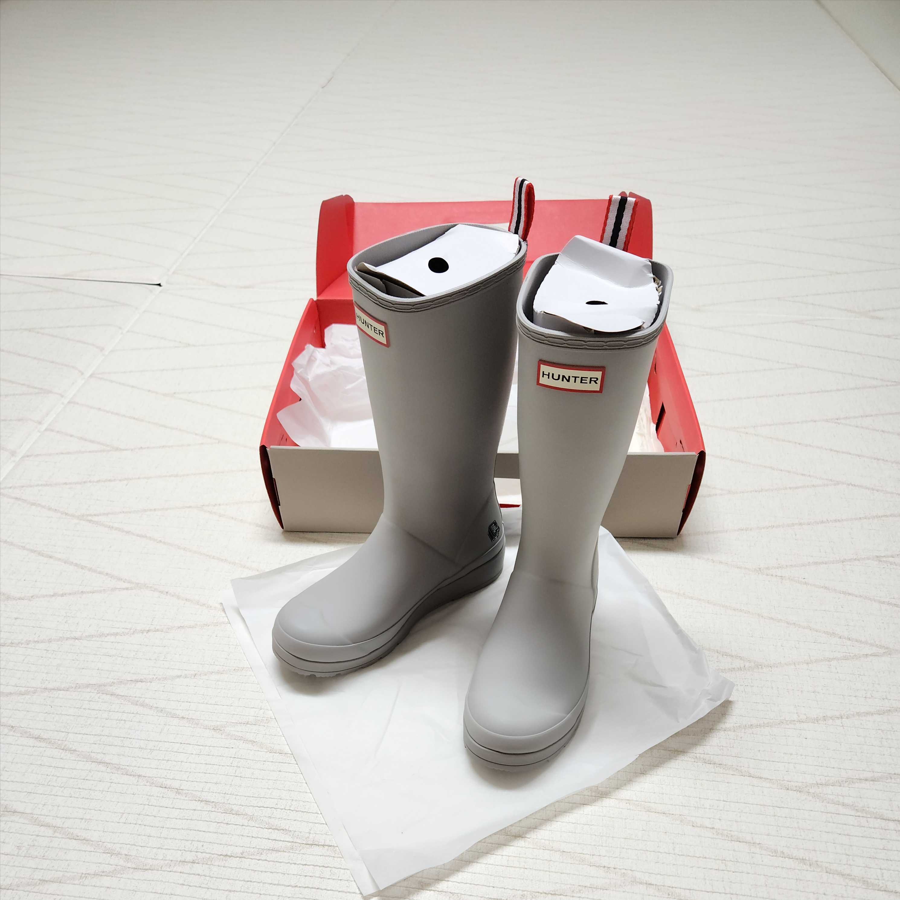 (W) Hunter Play Tall Wellington Rain Boots Zinc Grey 착용 스타일 - 2