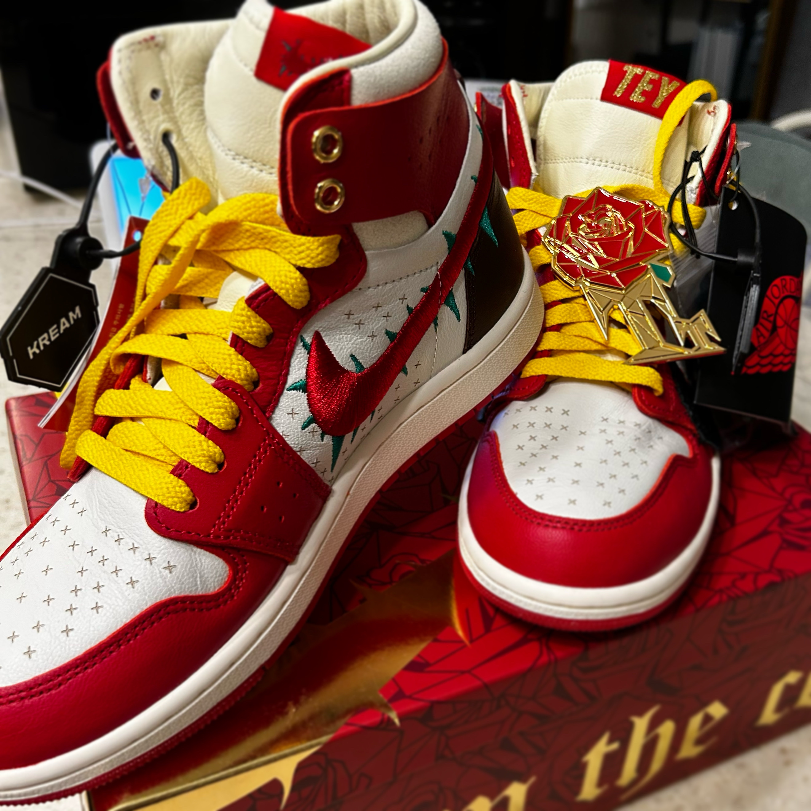 (W) Jordan 1 x Teyana Taylor Zoom CMFT 2 Gym Red 착용 스타일