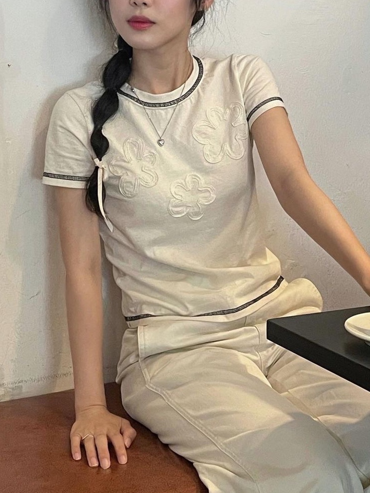 Safarispot Women 1/2 Flower Greige Tee Ivory 착용 스타일 - 1