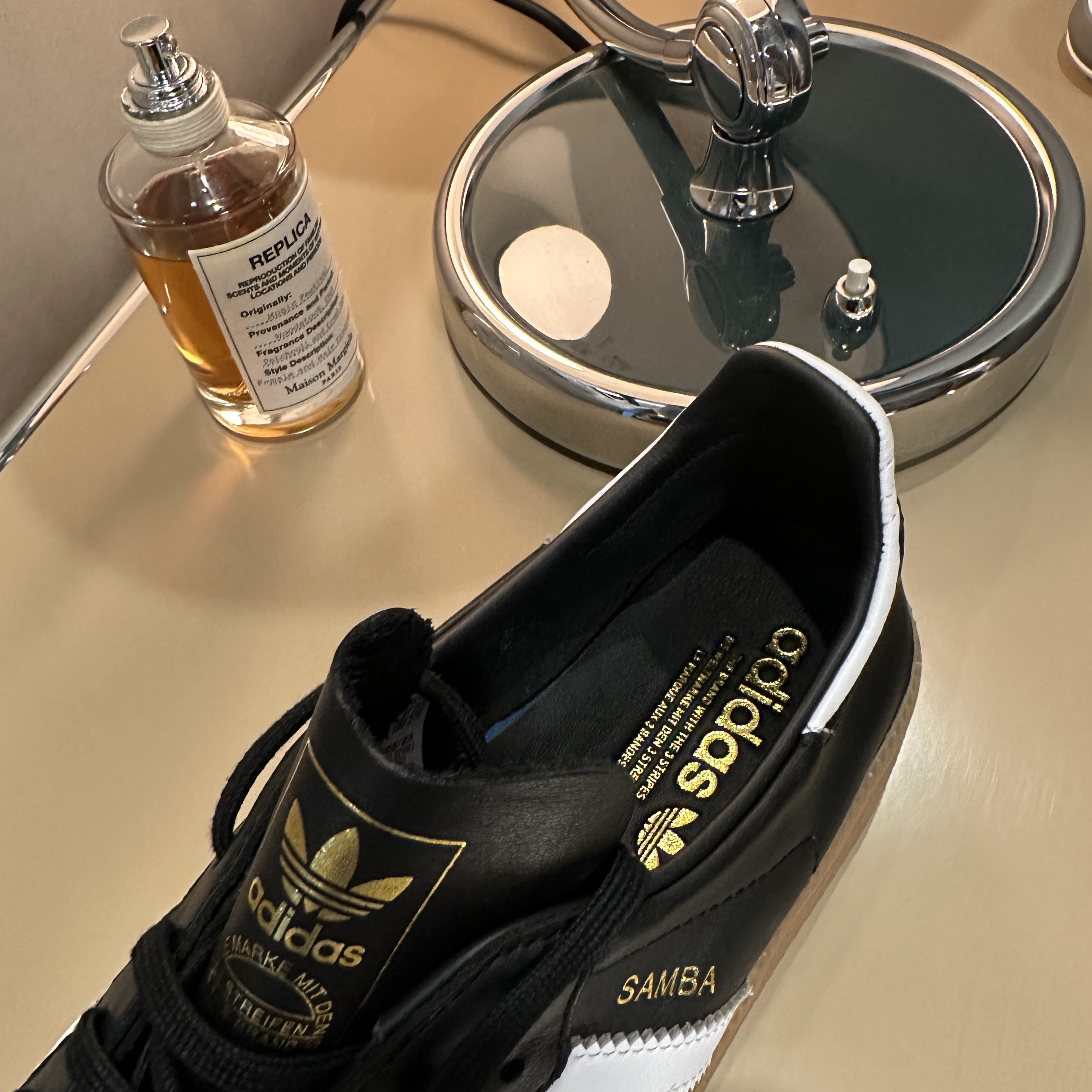 Adidas Samba Decon Core Black 착용 스타일 - 2