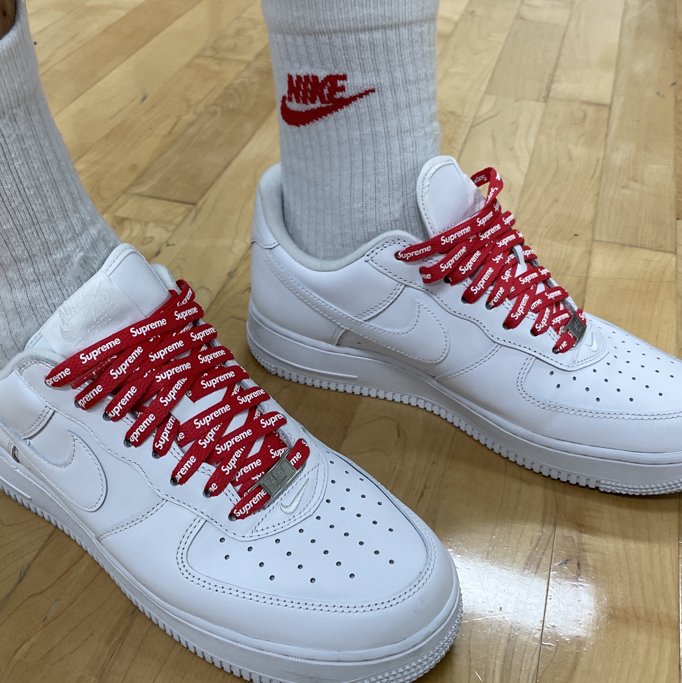 Nike x Supreme Air Force 1 Low White 착용 스타일