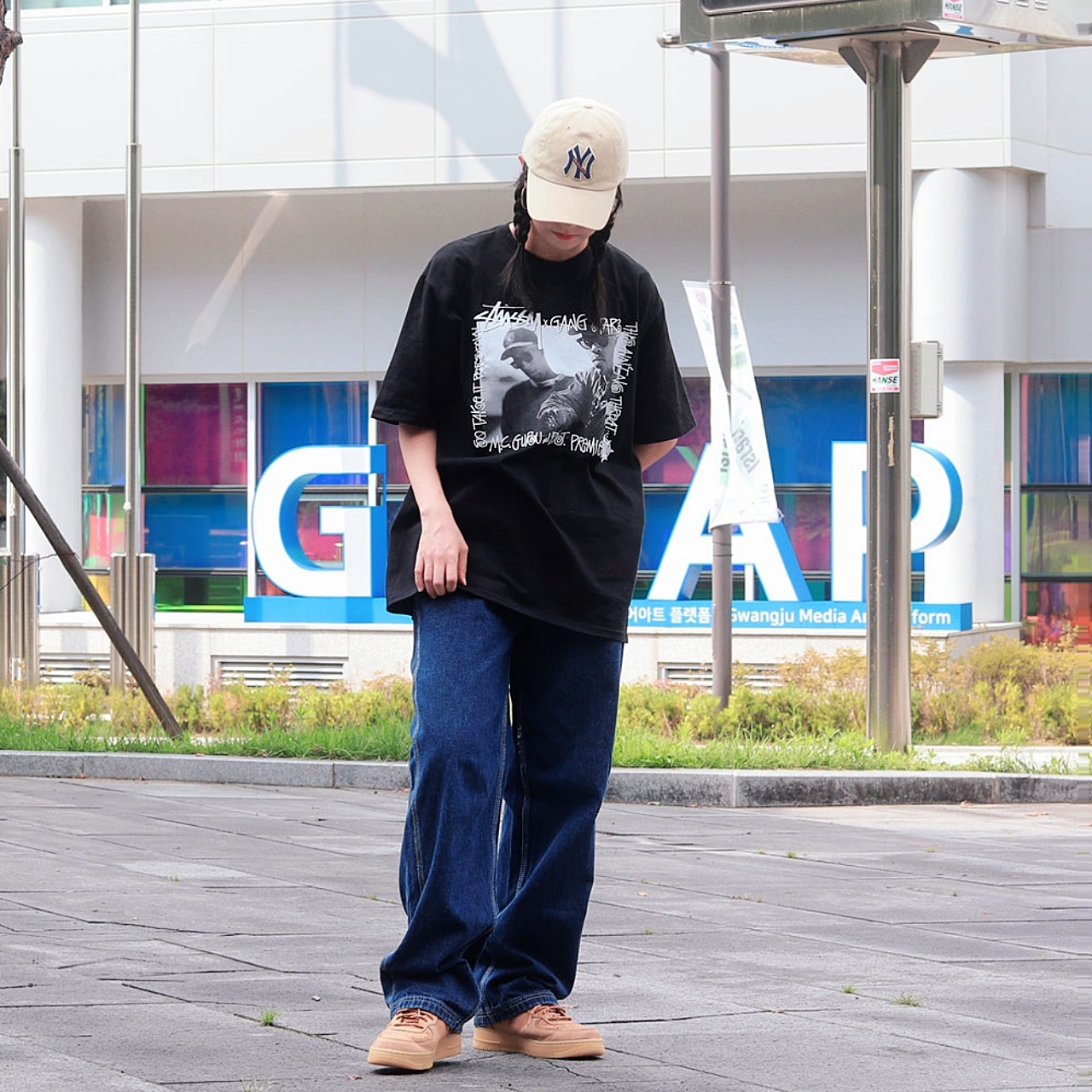 Stussy x Gang Starr Take It Personal T-Shirt Black, Nike Air Force 1 Mid '07 WB Flax 착용 스타일 - 1