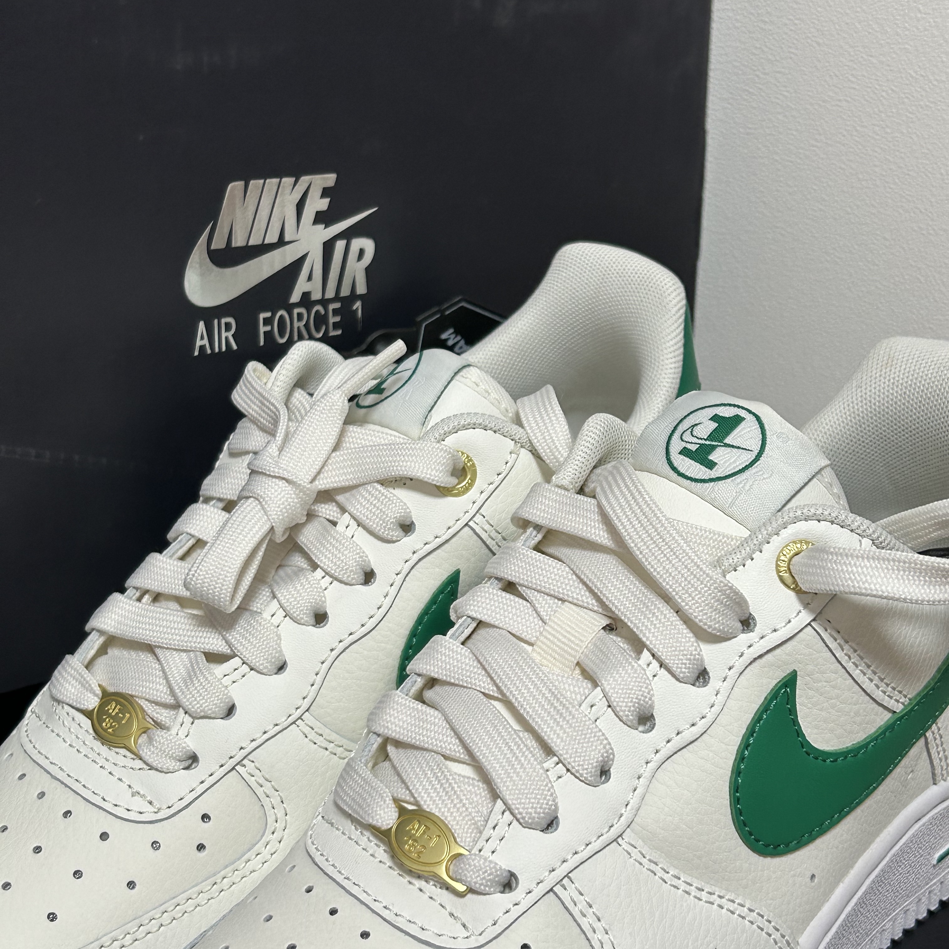 (W) Nike Air Force 1 '07 SE 40th Anniversary Join Forces Sail Malachite 착용 스타일 - 1