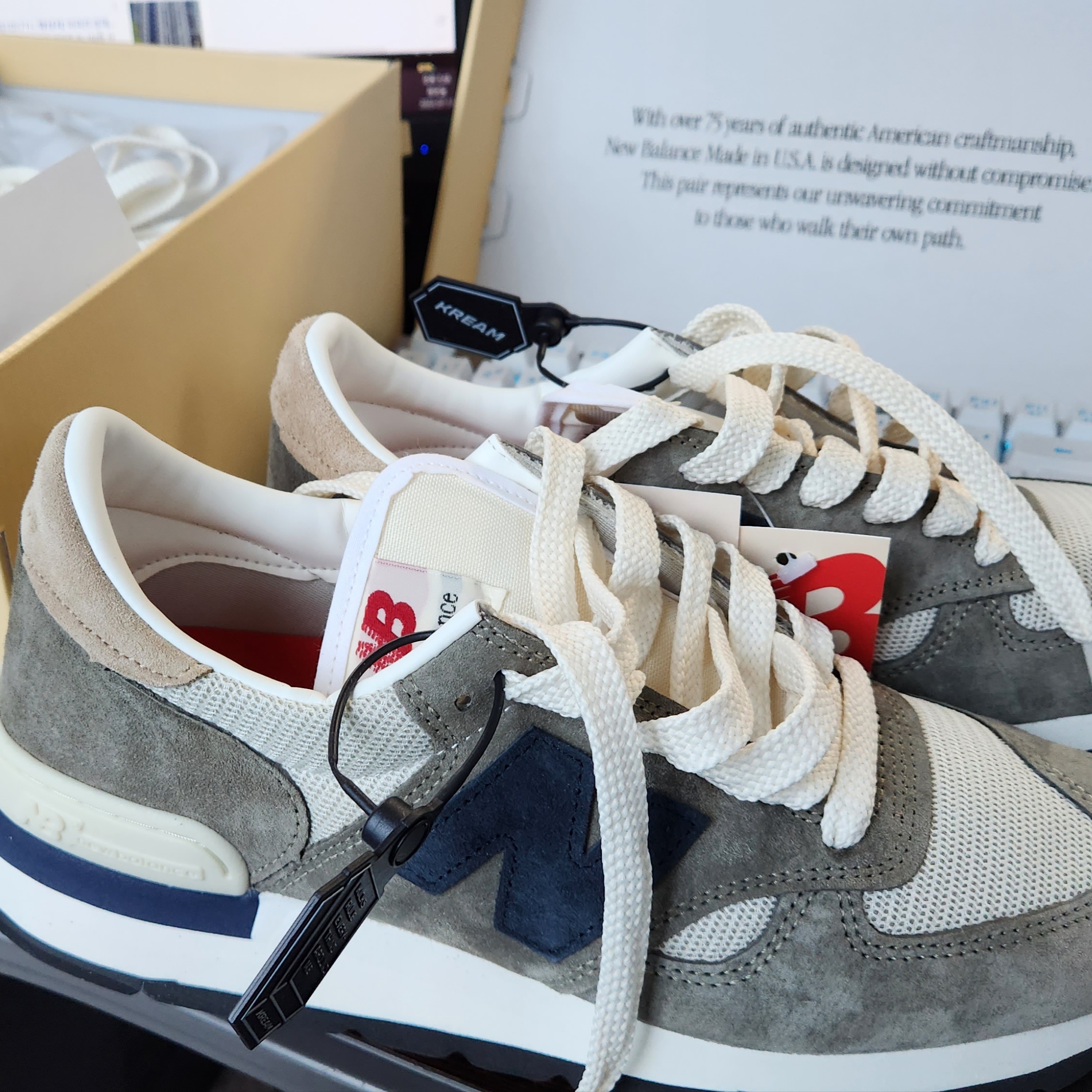 New Balance 990v1 Made in USA Olive 착용 스타일
