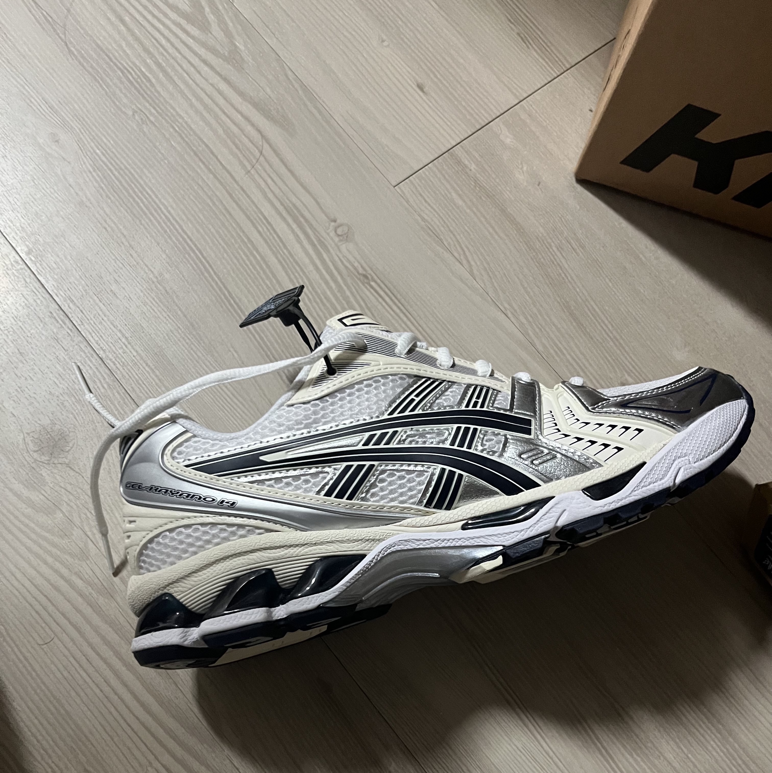 (W) Asics Gel-Kayano 14 White Midnight 착용 스타일